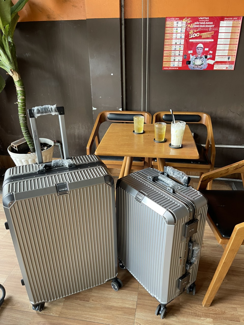 Vali khung nhôm usa samsonite tru-frame size 20/24/29/32 tay máy bay khóa sập tsa