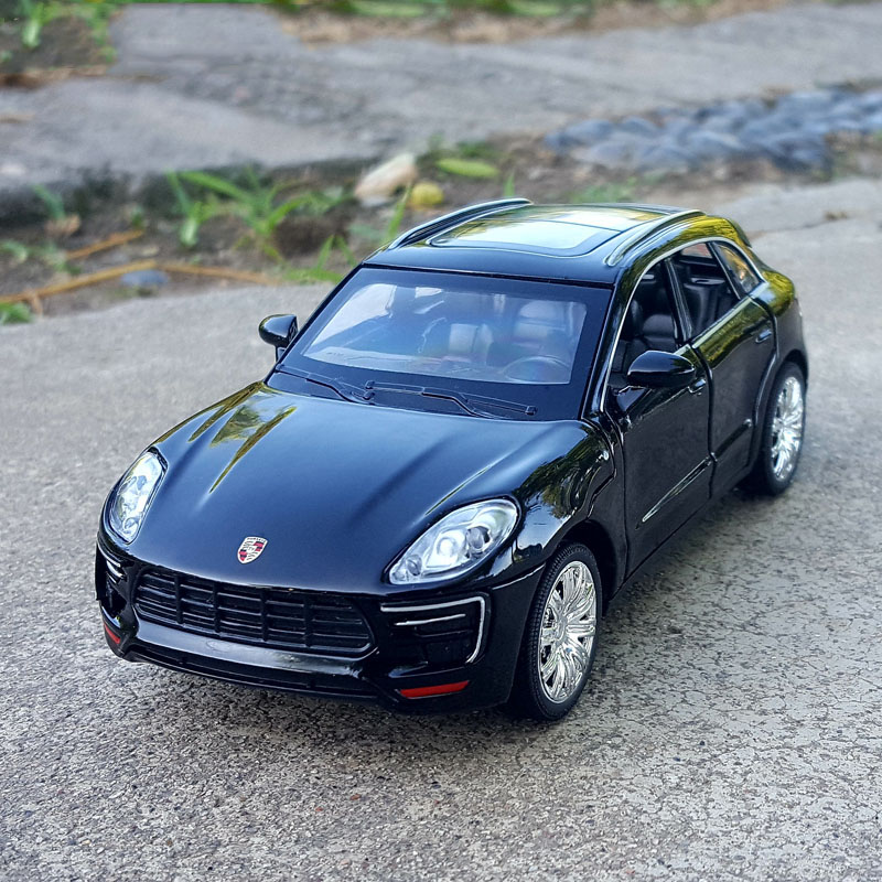Mô hình xe porsche macan 1:32 unk
