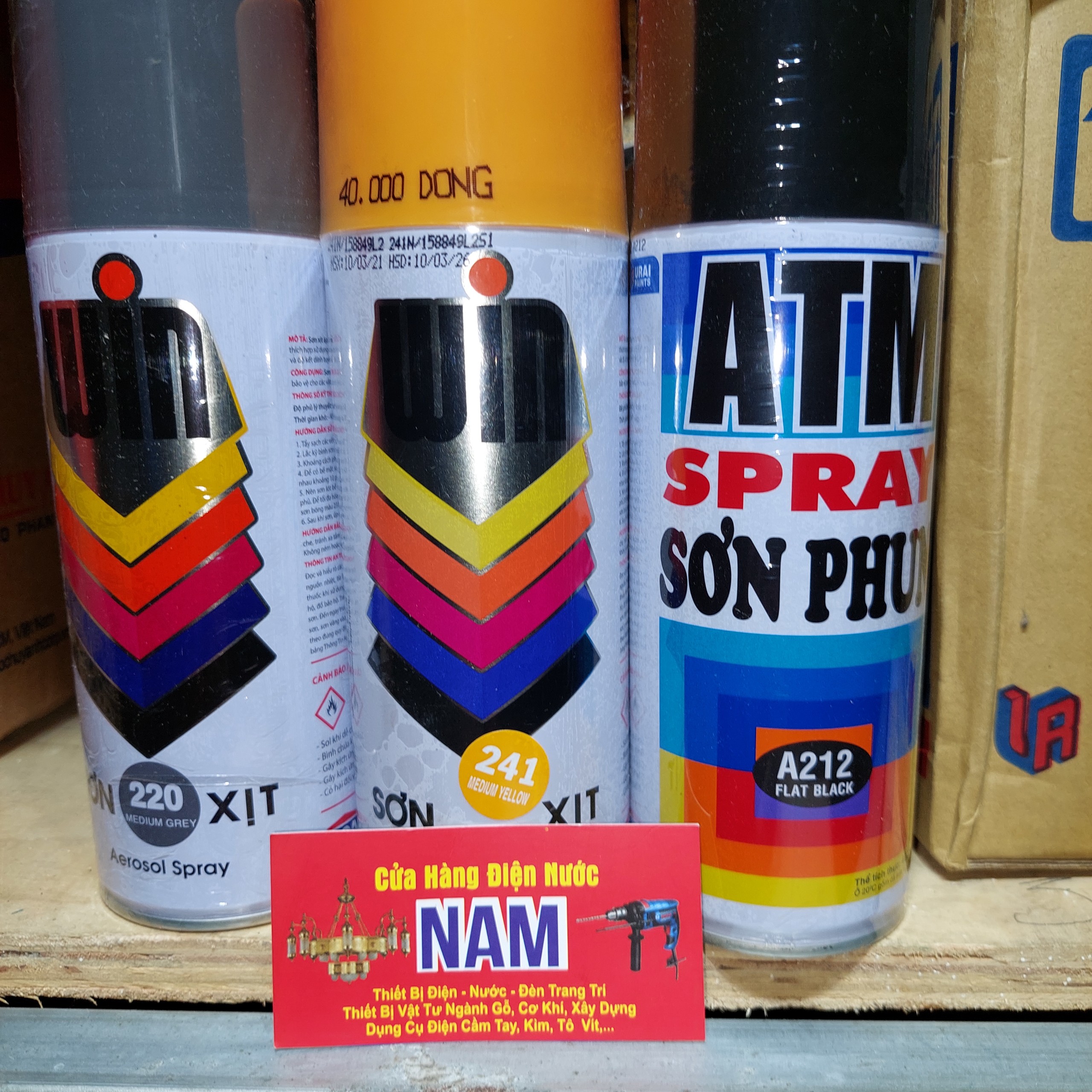 1 bình Sơn xịt Win dung tích 400ml, sơn xe máy, sơn xịt đủ màu (chọn màu theo thuộc tính), sơn được trên mọi chất liệu, sơn xịt ATM hoăc WIn dùng để sơn trang trí và bảo vệ cho các bề mặt bằng gỗ và kim loại