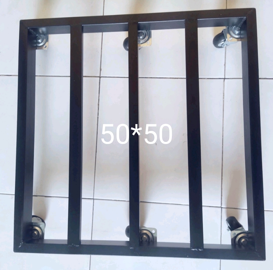 Đế lót chậu trồng cây đa năng kích thước 50x50 cm
