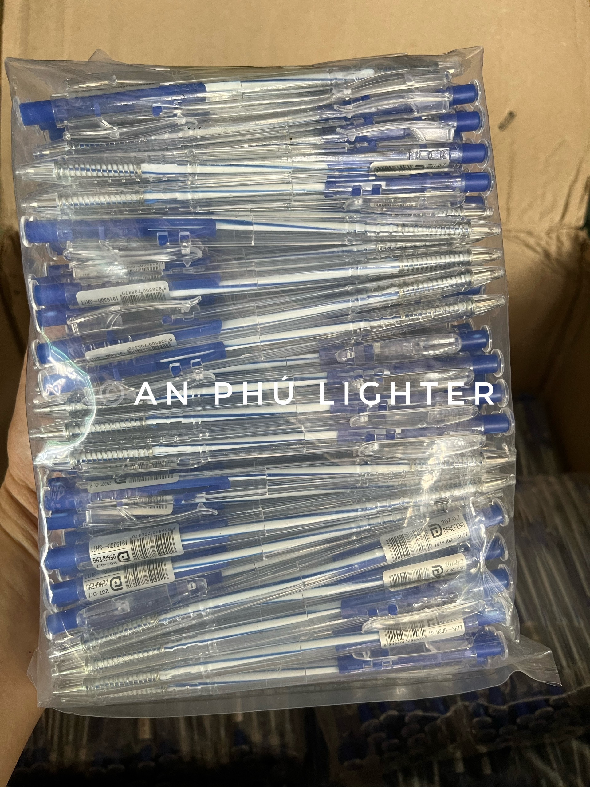 Bút bi xá rẻ dengfeng 207 - đầu bi 0.7