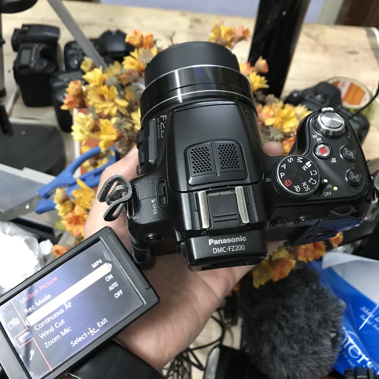 Máy ảnh Panasonic Lumix FZ200