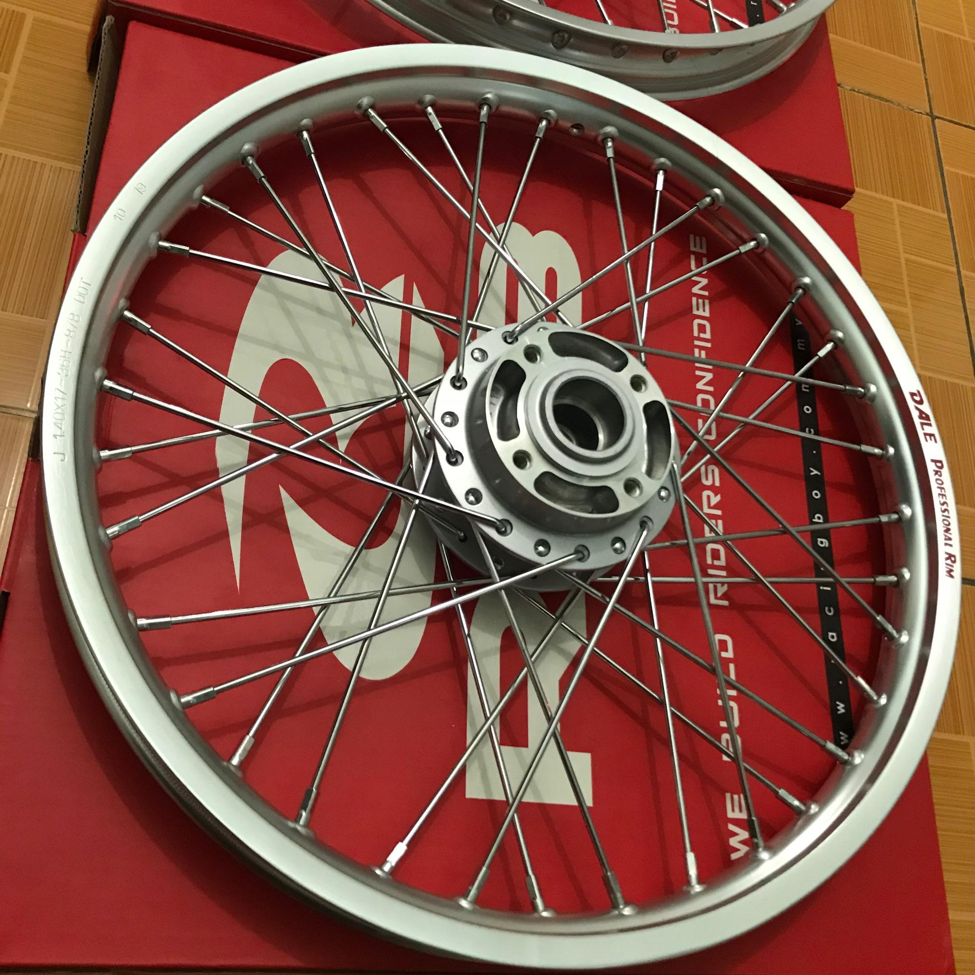 [HCM]Bộ bánh căm 2 đĩa exciter 135 2011 đùm Sơn bạc zin. Niềng nhôm DALE thái gắn như zin nha ae