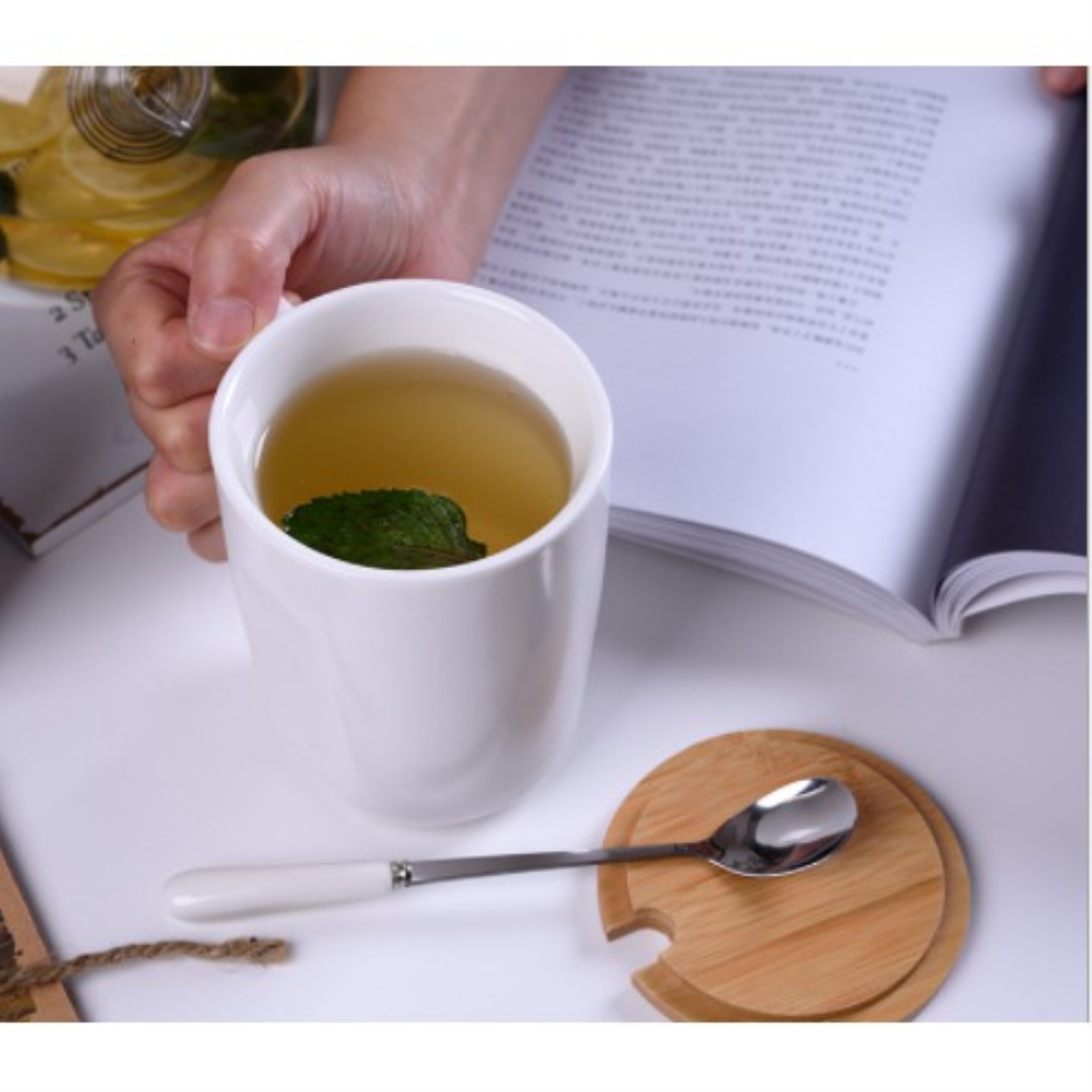 Cốc cà phê cốc uống trắng đen 500ml chất liệu gốm sứ cao cấp có nắp đậy và thìa pha cà phê pha trà