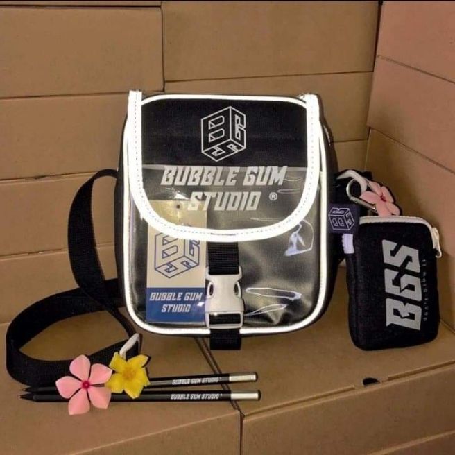 TÚI CHÉO BUBBLE GUM STUDIO phản quang túi trong (kèm ví nhỏ)