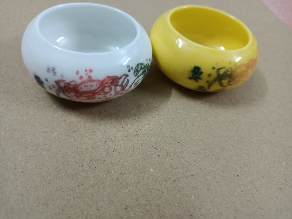 cóng sứ - chén sứ đự sâu cho chim sâu, chích chòe..