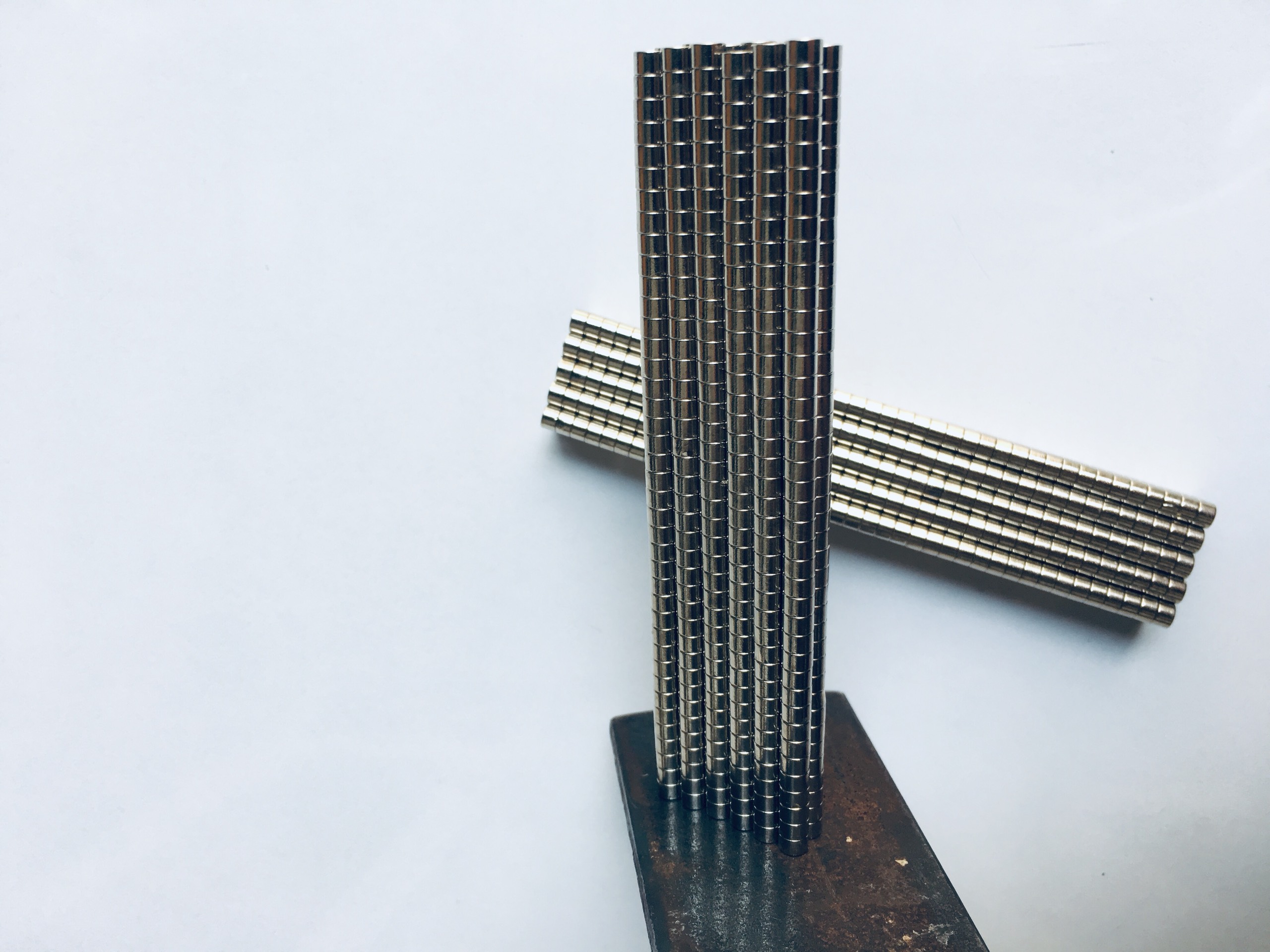 [HCM]Bộ 150 Viên Nam Châm Trắng Ø 4x2.5mm Nam Châm Đất Hiếm Tròn