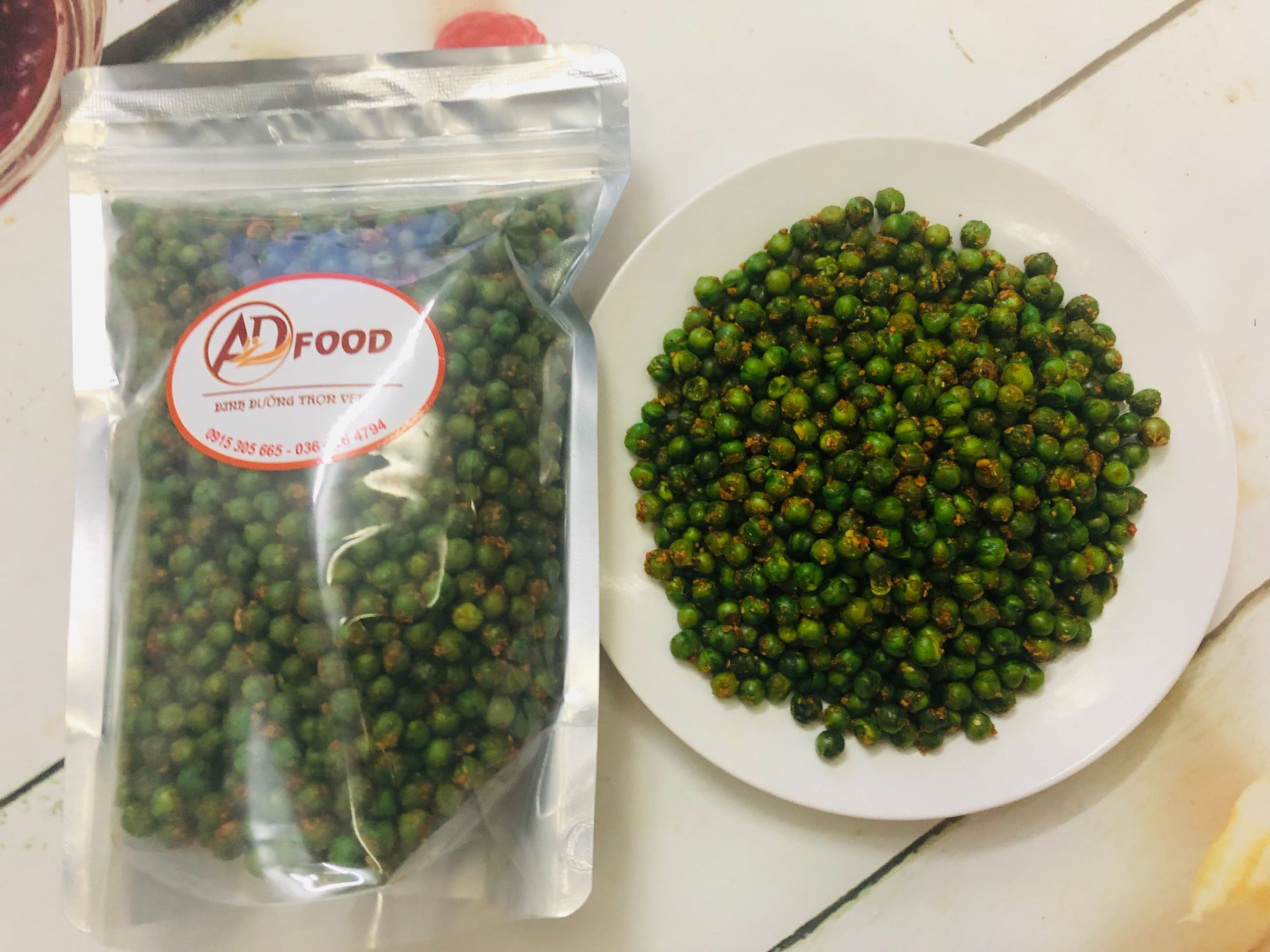 1kg Đậu hà lan sấy tẩm tỏi ớt siêu giòn hấp dẫn.