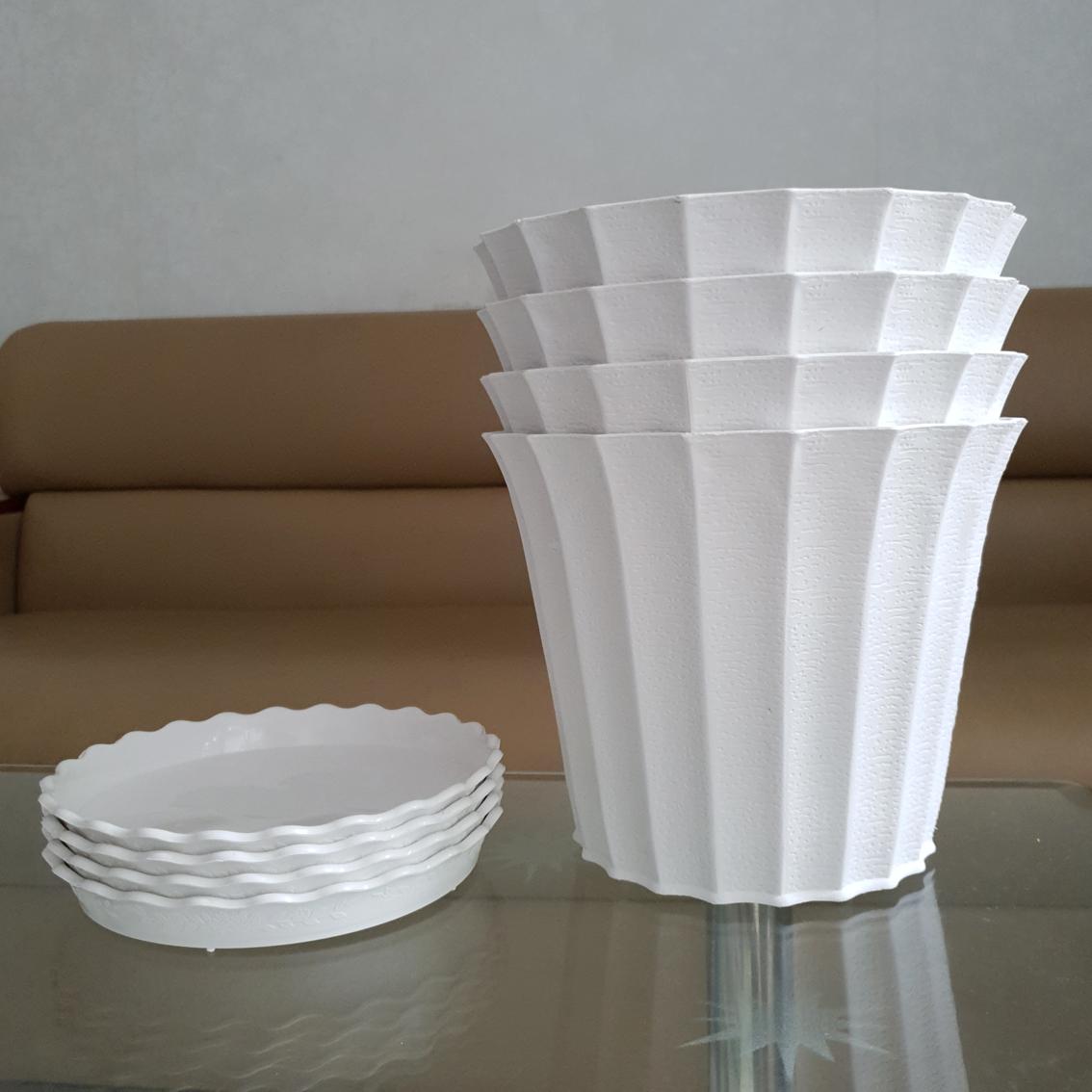 [HCM]Combo 4 chậu trồng hoa khía nhựa trắng 22cm + 4 đĩa lót chậu