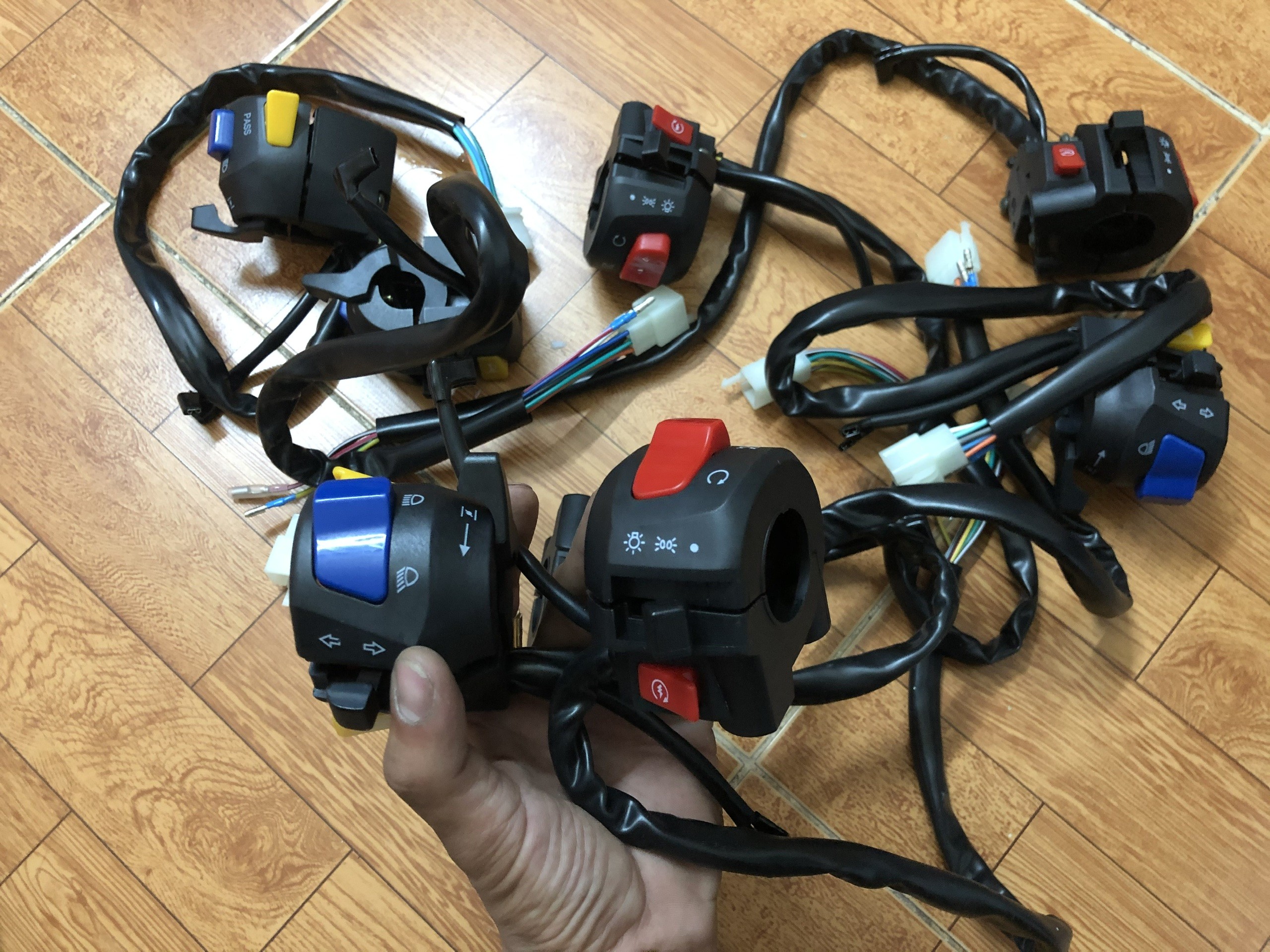 Cùm công tắc đầy đủ chức năng gn 125,yb125,husky125,gd110,wolf125,dealim125,bonus125