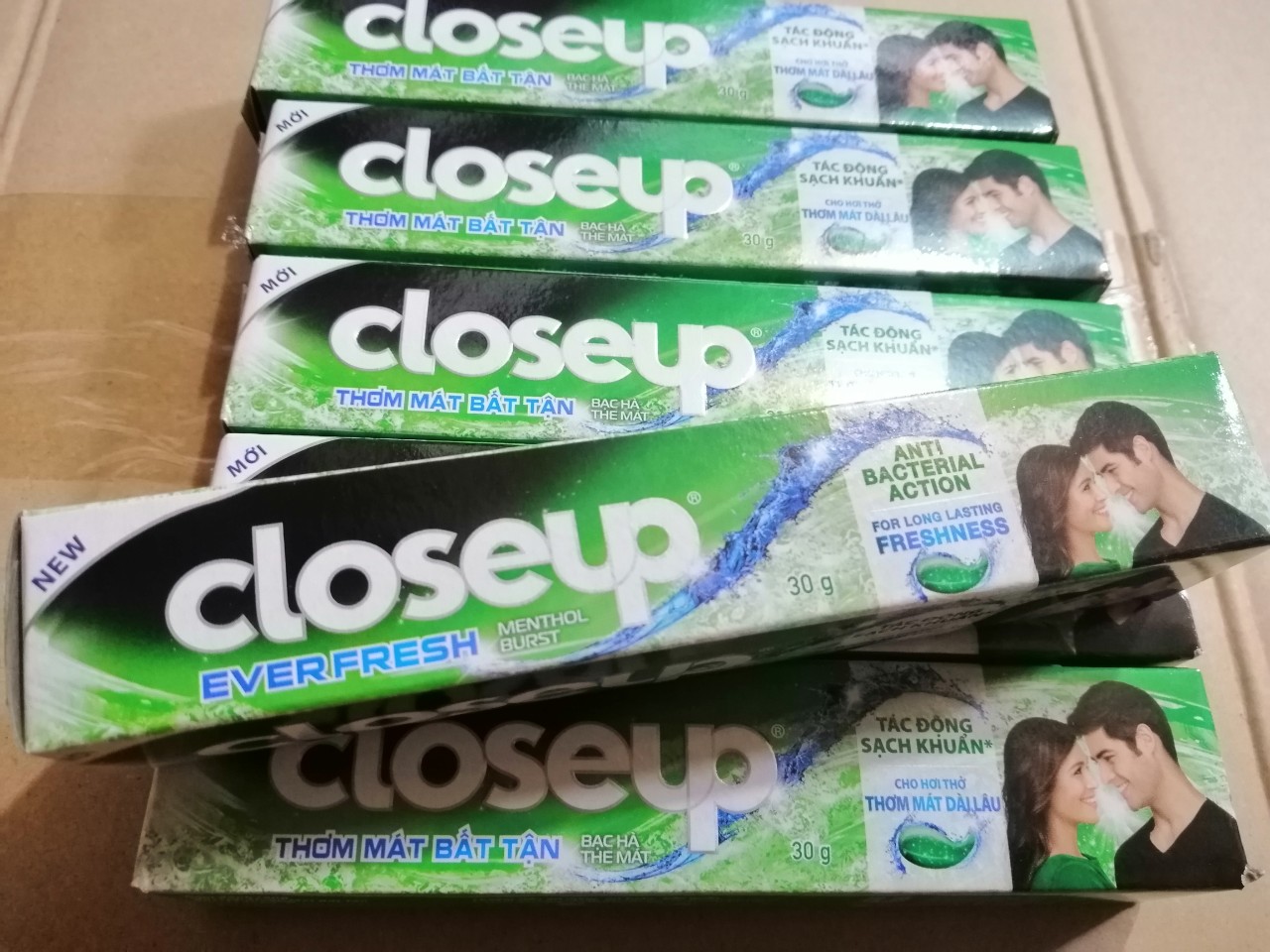 [10 tuýp] Kem đánh rắng CLOSE UP bạc hà 30g