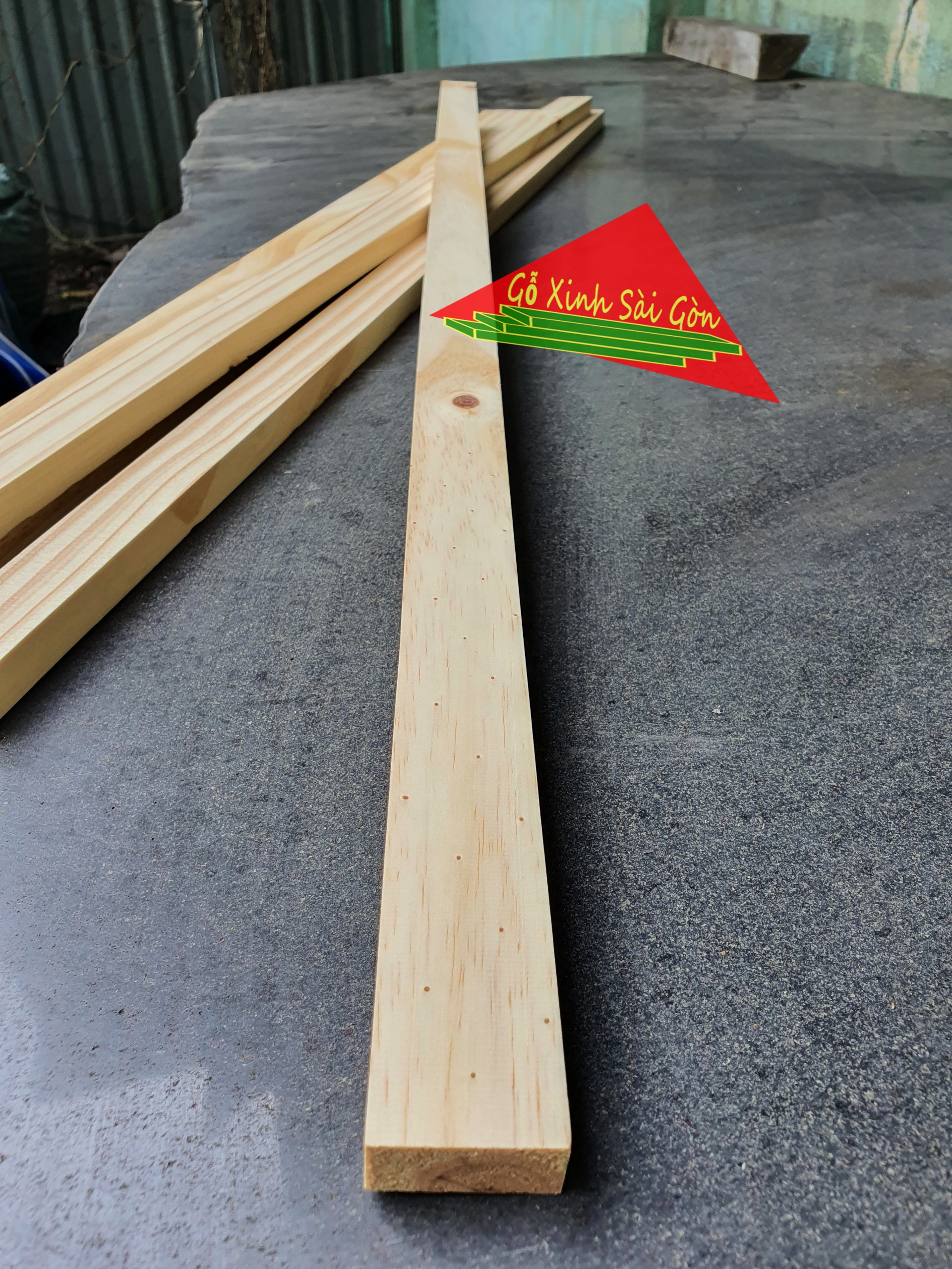 Thanh gỗ thông vuông 2x4cm dài 1m đã bào láng đẹp 4 mặt dùng làm khung sườn, làm chân bàn, trang trí,đóng vật dụng