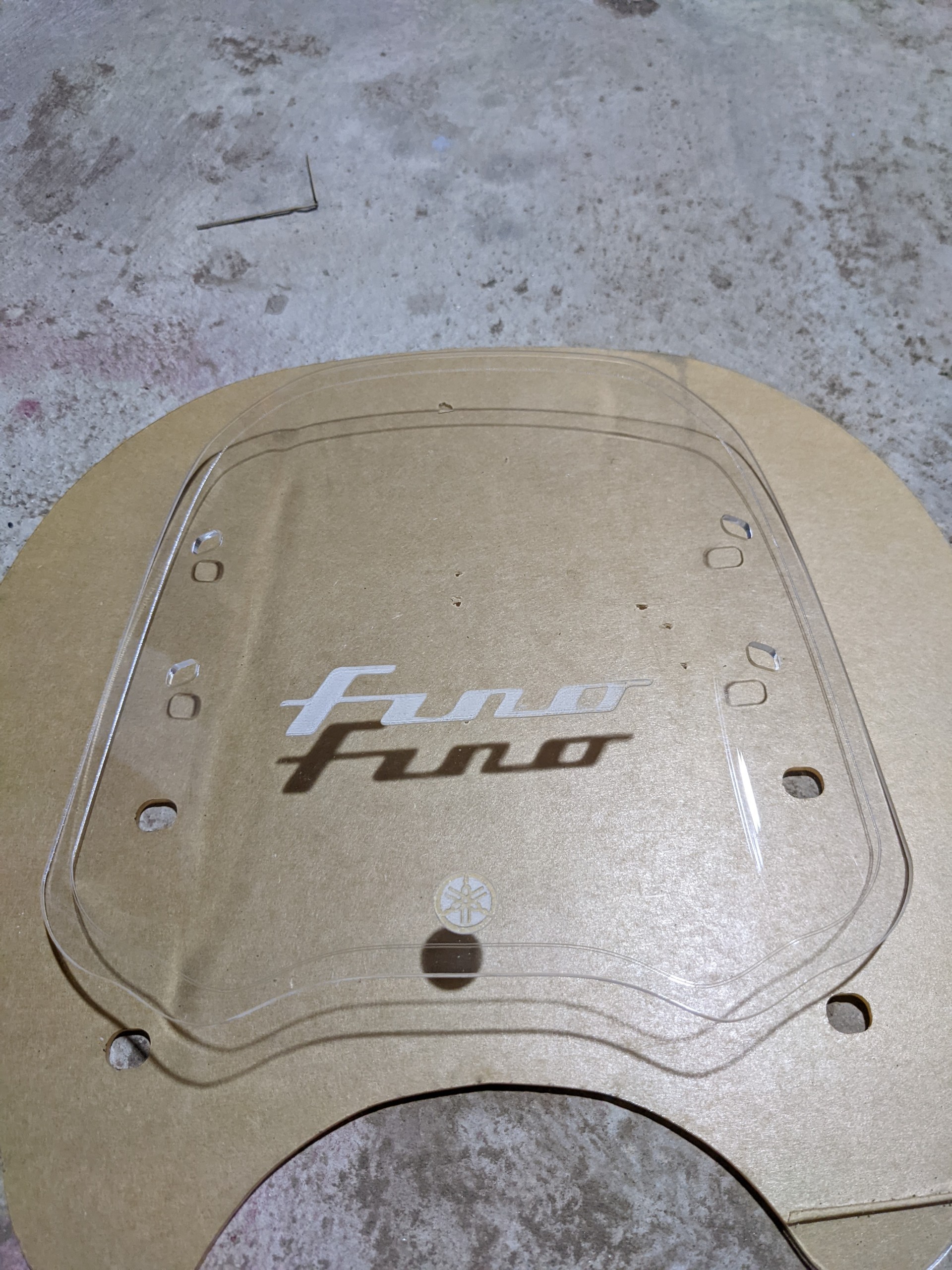 Kính chắn gió Yamaha Fino