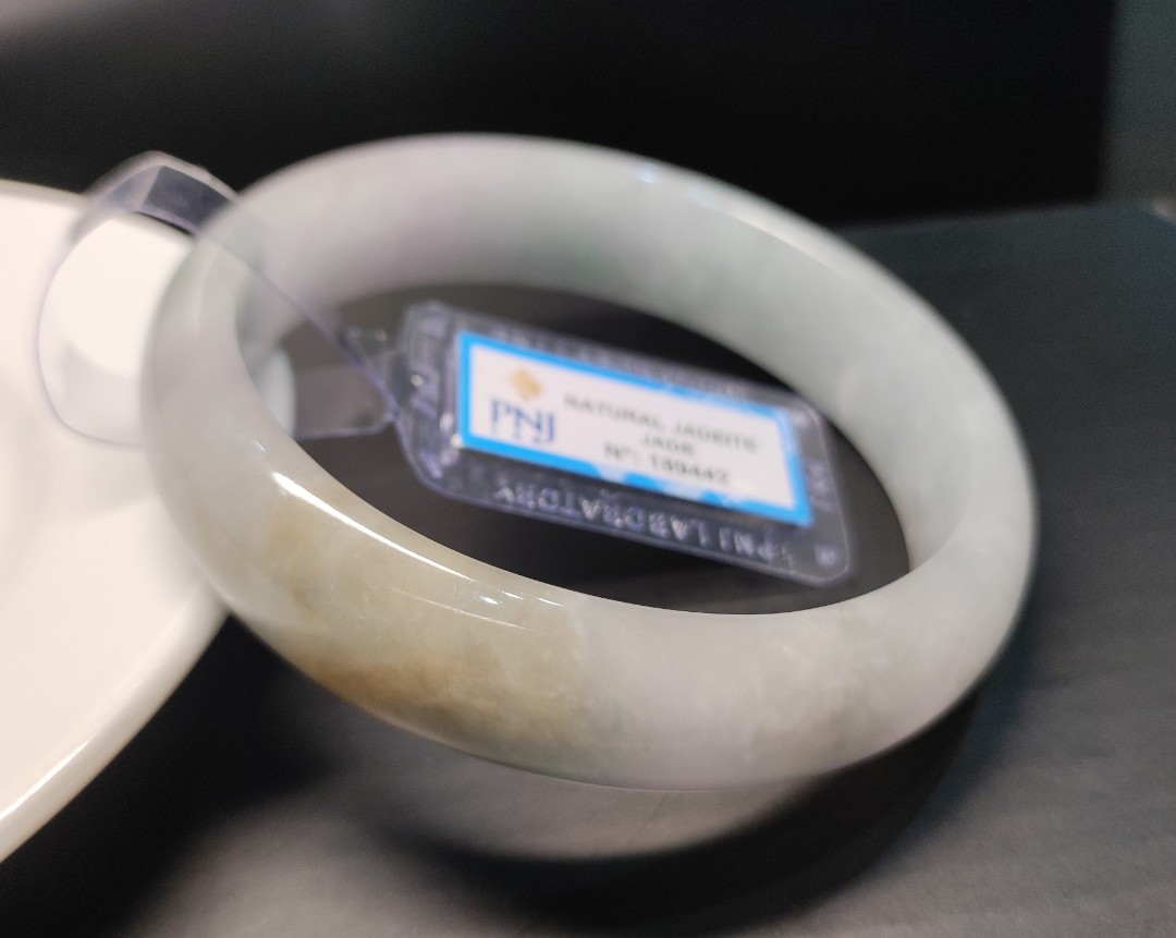 [HCM]Vòng ngọc điểm hoàng huyết, bản hẹ size lớn 62mm, đã kiểm định PNJ, ảnh thực tế - Xưởng buôn đá phong thủy Huỳnh Đào