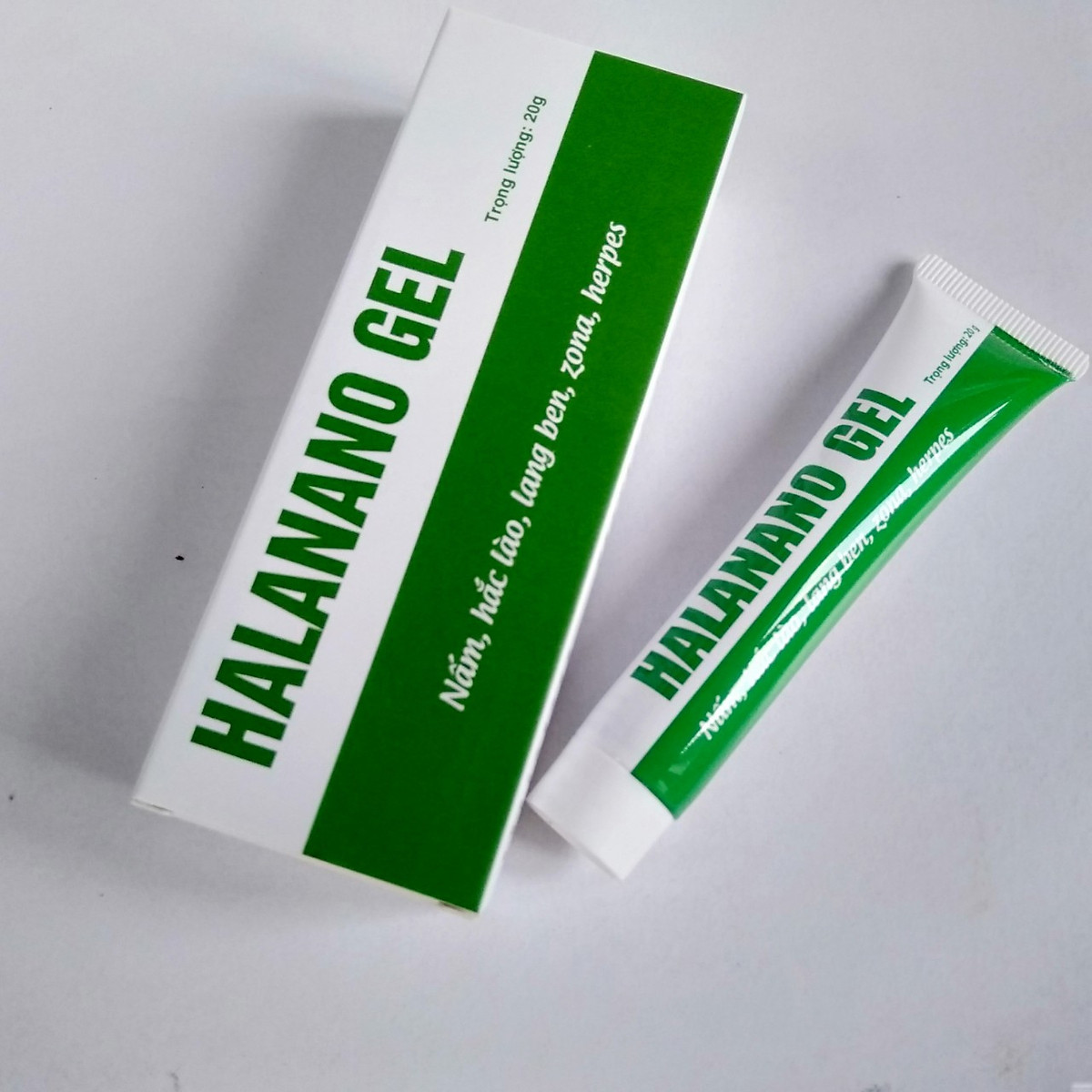 Gel bôi ngoài da Halanano - giúp làm dịu mát khi da bị mẩn ngứa, khó chịu, hỗ trợ giảm lang ben, lác biếng, nấm kẽ, nấm móng, nấm tóc - tuýp 20g