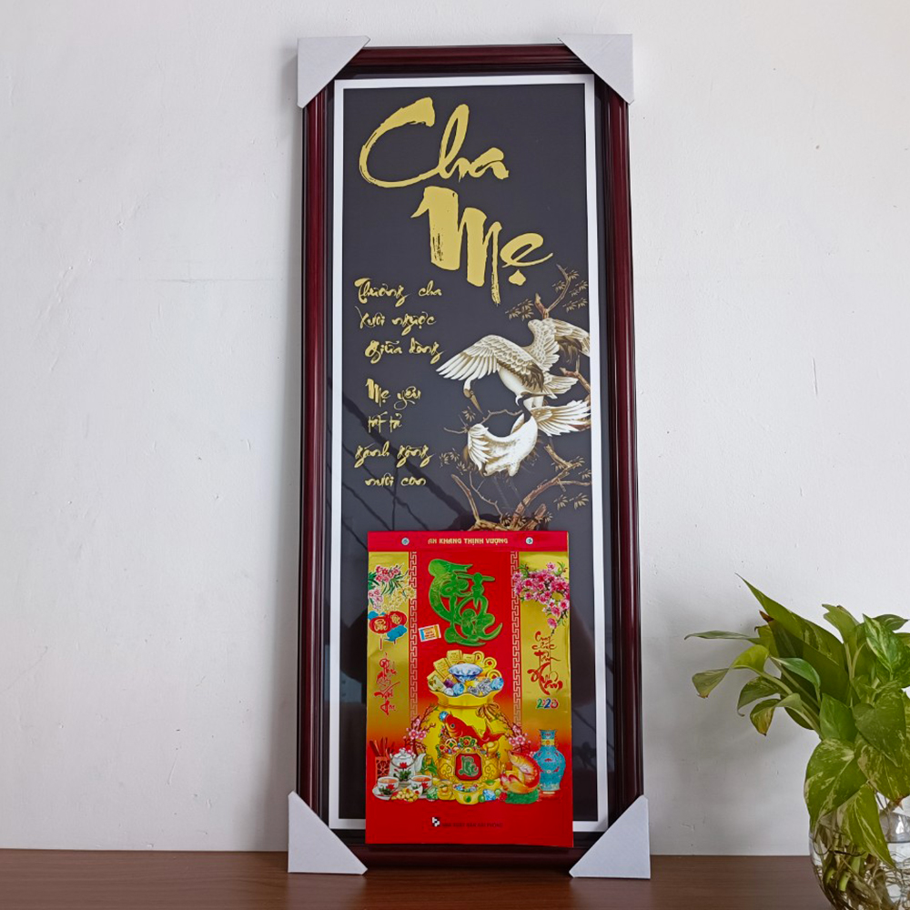 Lịch treo tường 2023, khung gỗ tráng gương chữ thư pháp Cha Mẹ, gắn lốc lịch 20x30cm