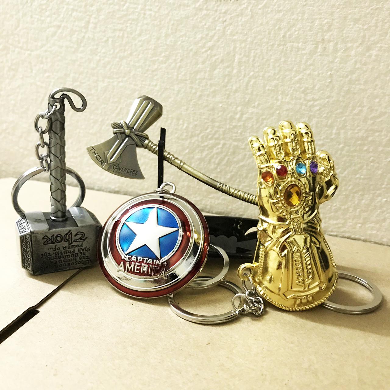 Combo 4 Móc Khóa Avengers: Gang Tay Thanos, Captain Ameria, Riu Thor, Búa Thor - Tặng Kệ Trưng Bầy - Móc Khóa Marvel Infinity War