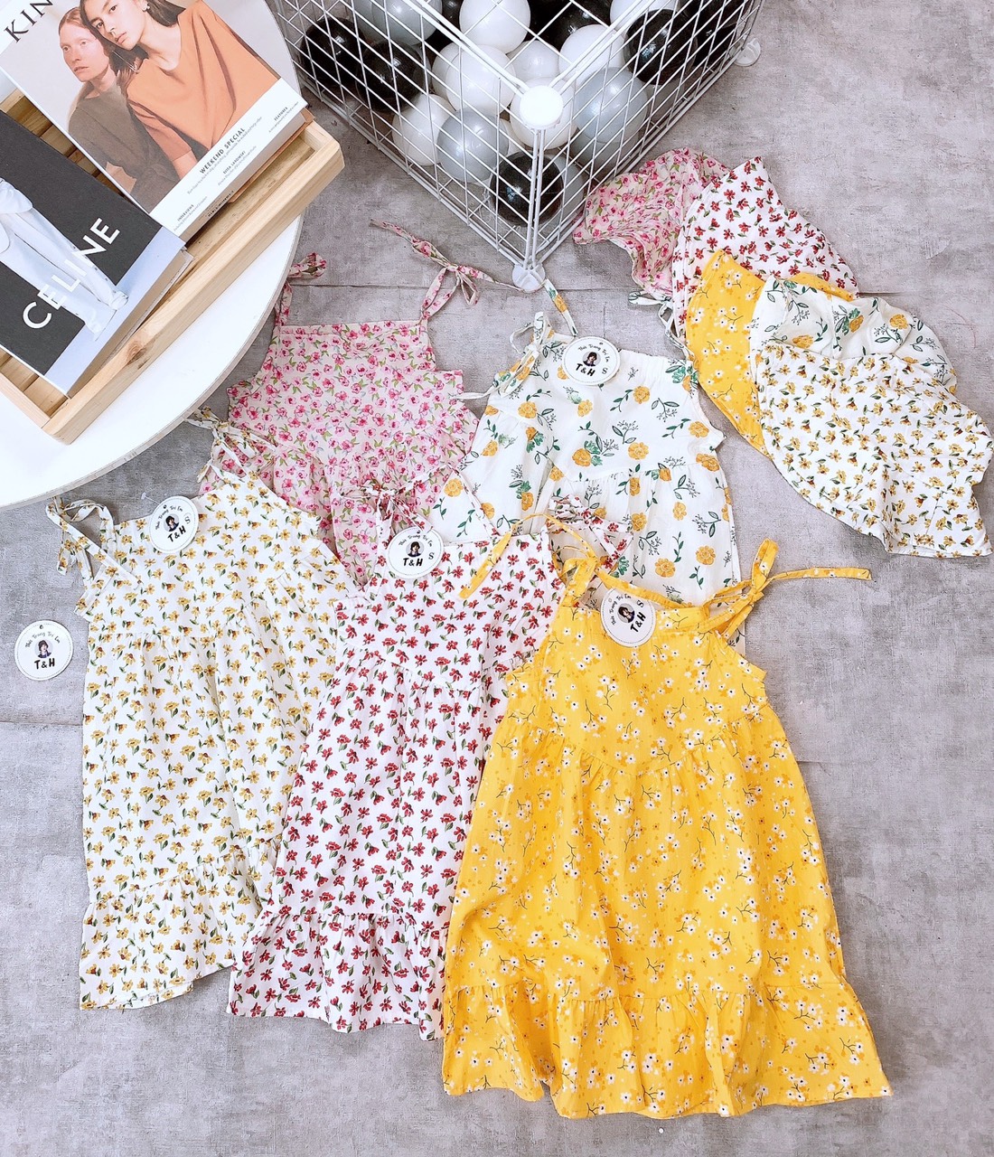 Đầm bé gái 2 dây thô hoa nhí kèm mũ đội size đại xhn1010