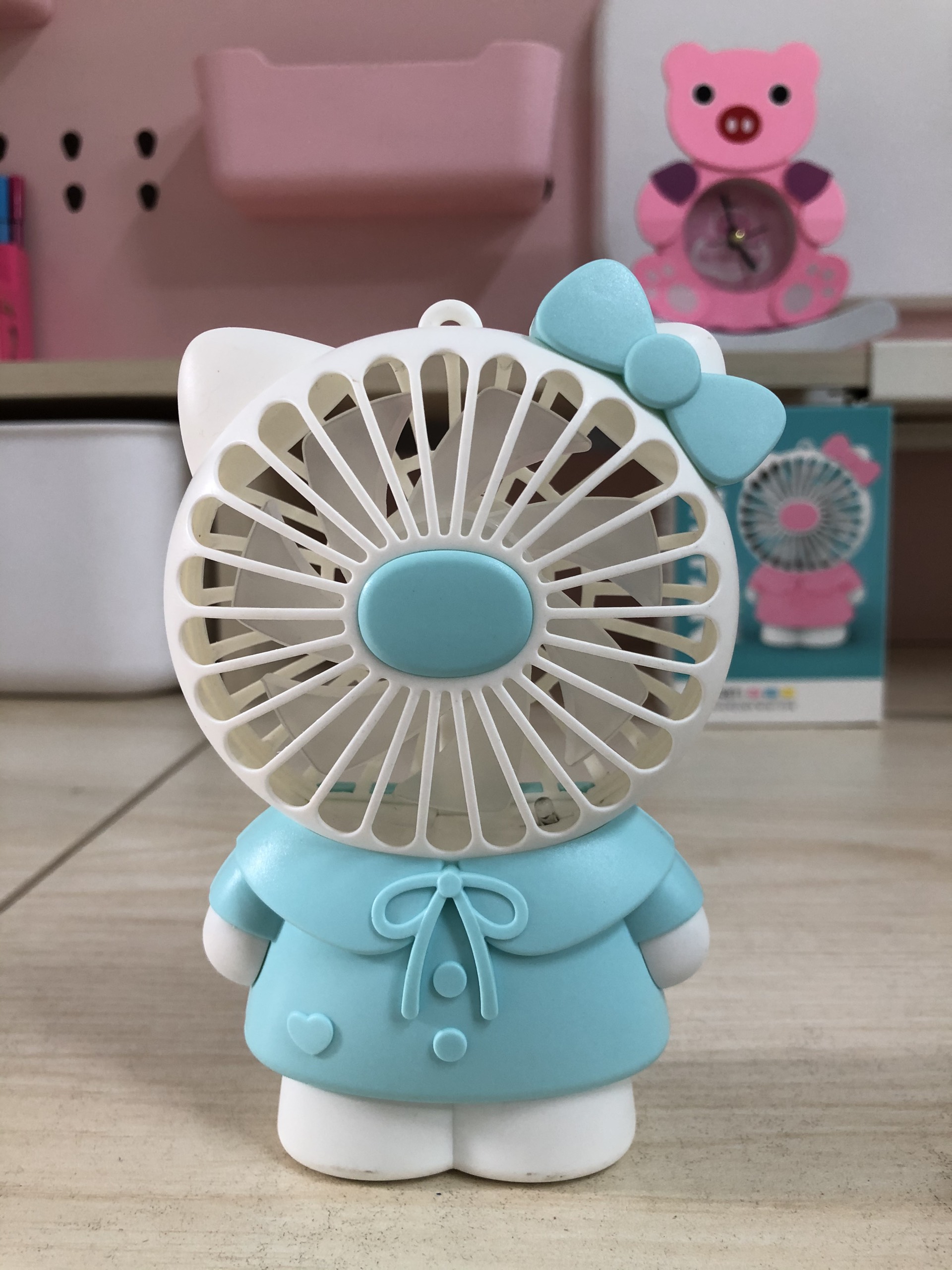 Quạt Mini Tích Điện Cầm Tay cute dễ thương 002