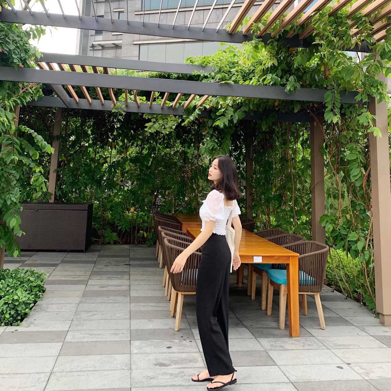 Sét Bộ Áo Cổ Vuông Tay Ngắn Thân Nhún Phối Quần Tây Cạp Cao Ống Rộng Thời Trang TTSA0610