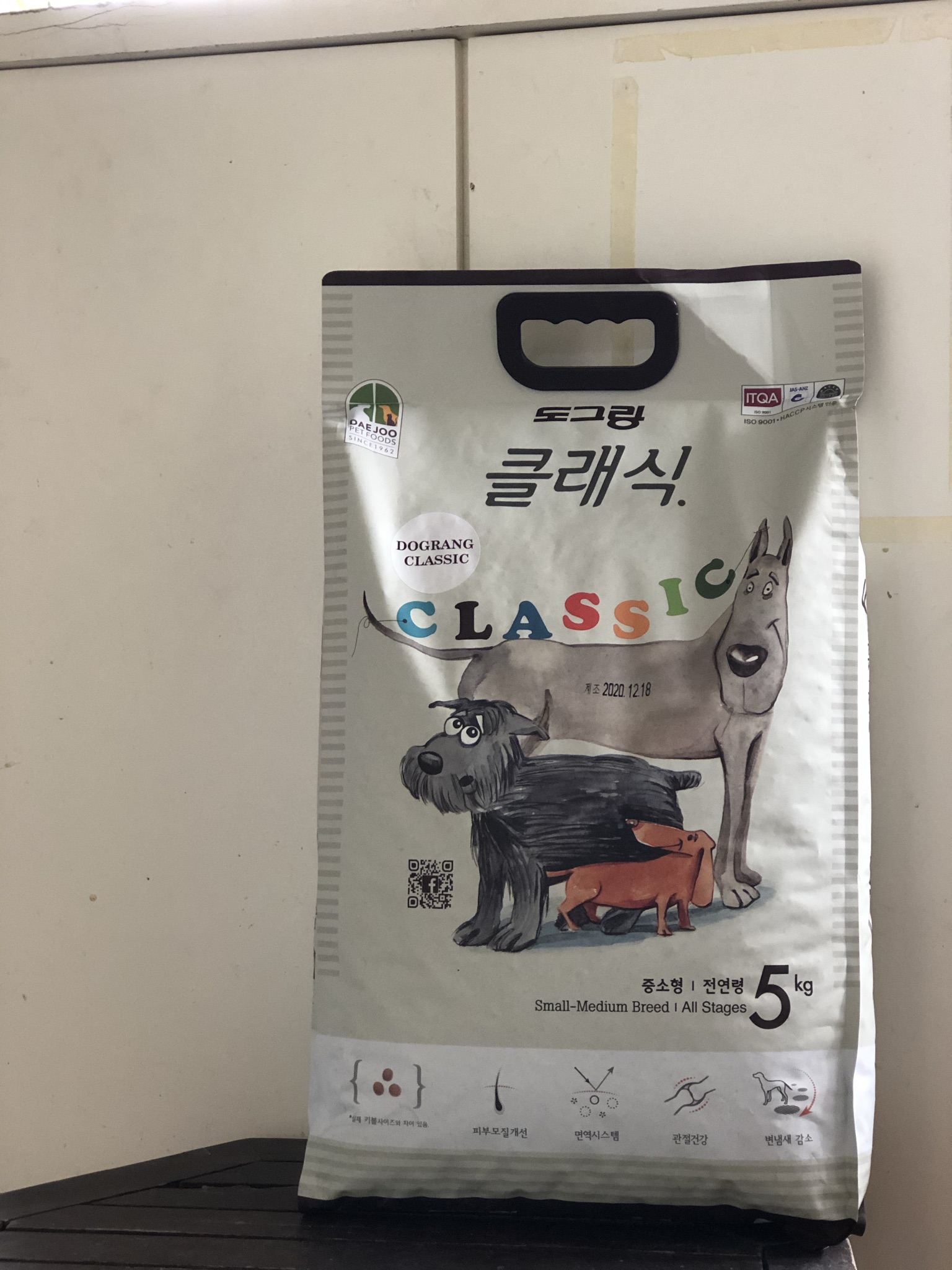 Thức ăn hạt cho chó dog classic