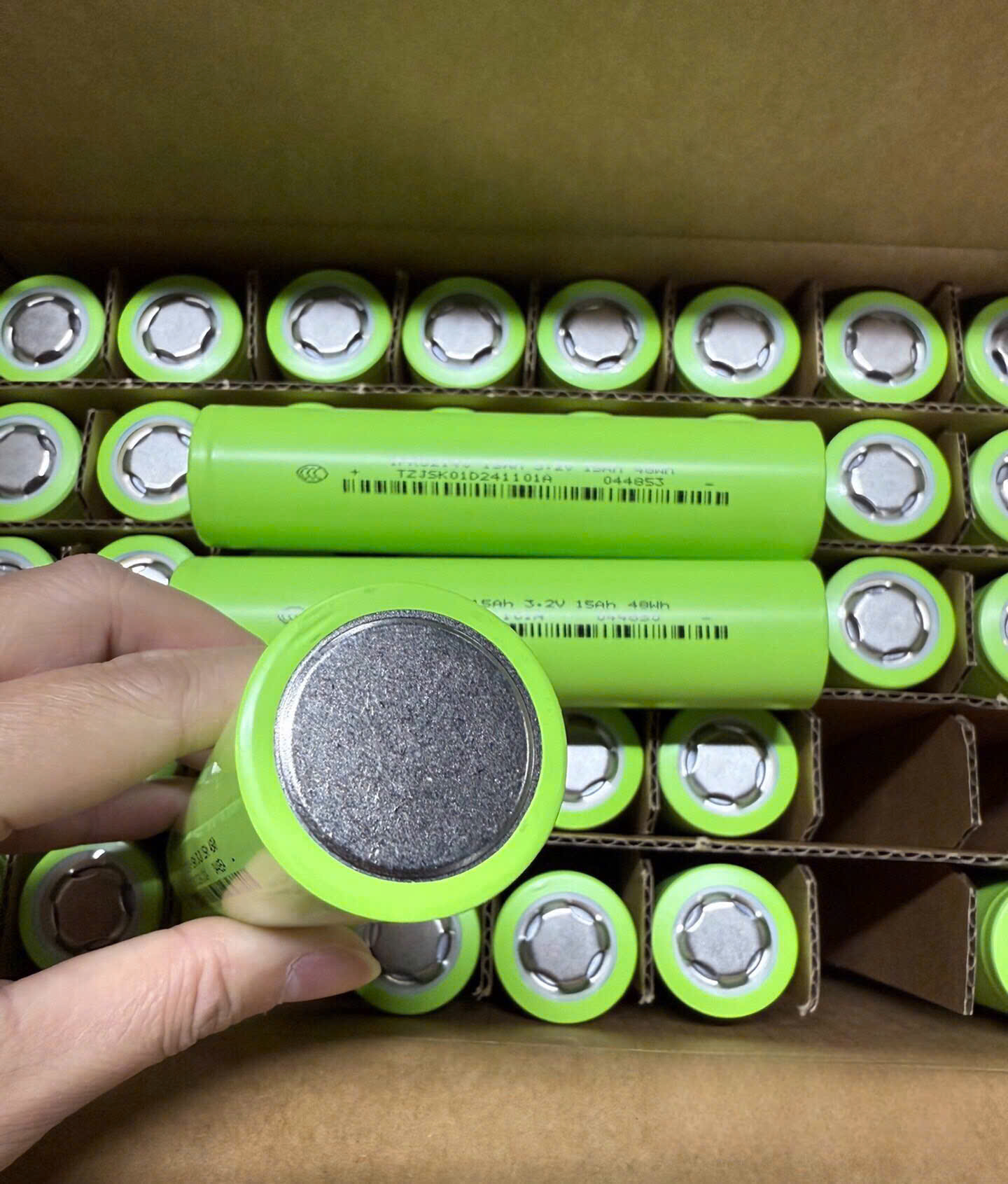 Pin Sắt LiFePO4 32140 3.2V 15Ah và pin EVE cao cấp Tặng kèm Khung