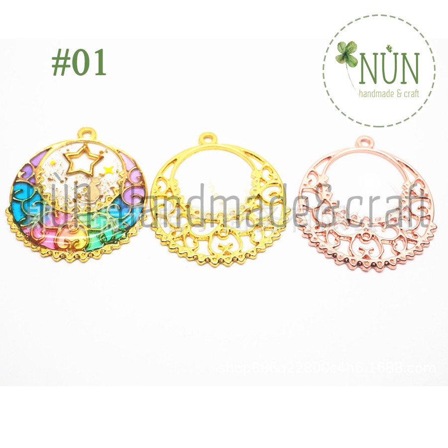 Khung kim loại - charm kim loại hình vũ trụ