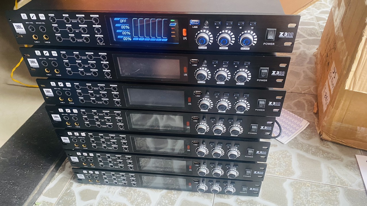 Vang cơ lai số jbl z300