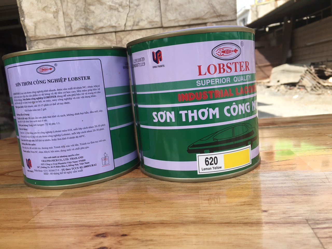 Sơn thơm công nghiệp Lobster lon 800ml màu vàng chanh