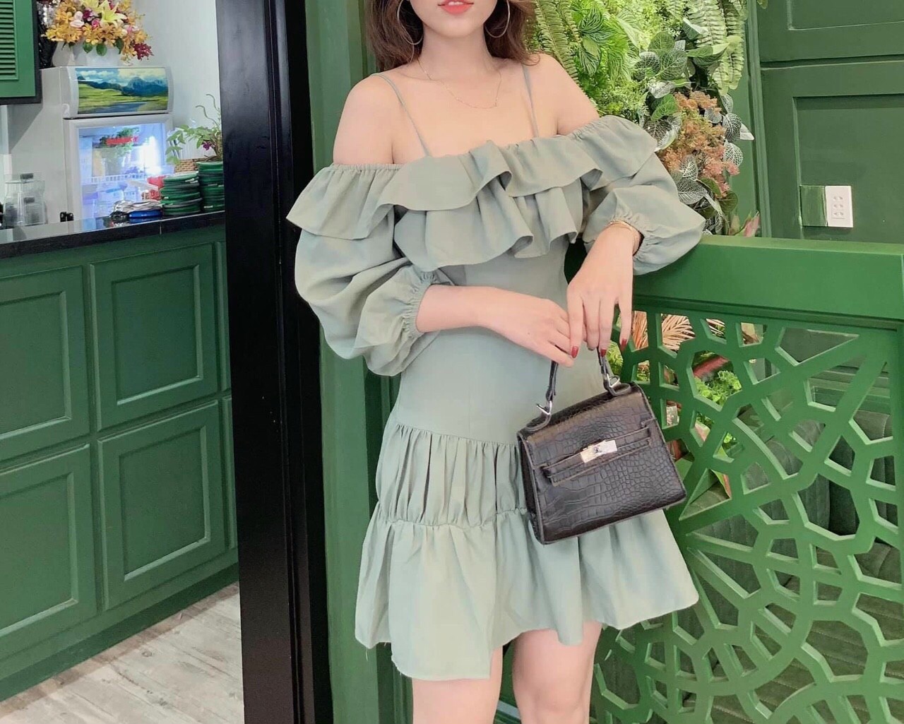 ĐẦM TRẼ VAI TAY LỠ PHỒNG,NHÚN BÈO Ở NGỰC CỰC BÁNH BÈO CHO CÁC NÀNG DIỆN DẠO PHỐ, XINH NGẤT NGÂY, CHẤT VOAN DÀY MỊN TTSGR