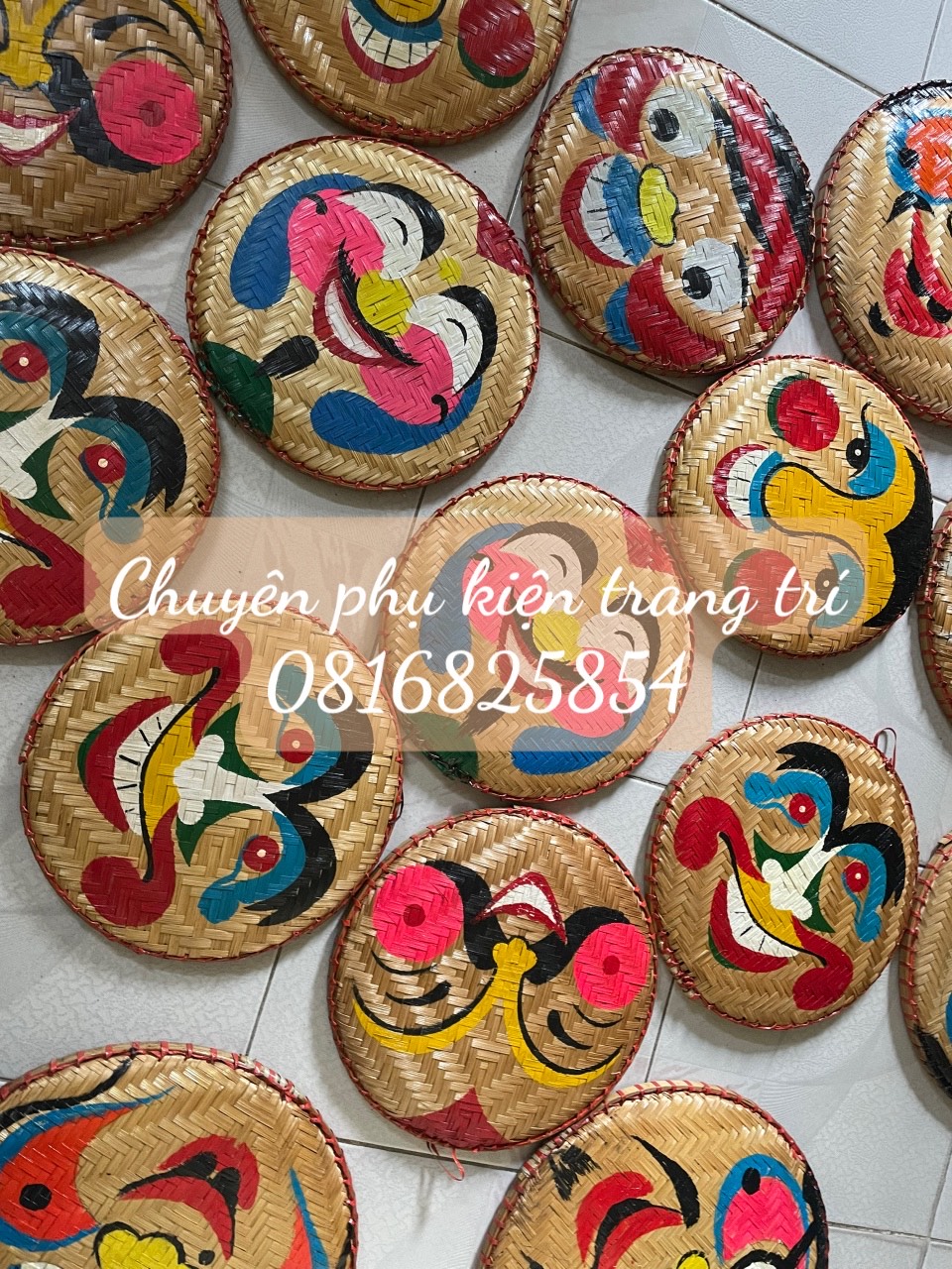 Mẹt tre vẽ hoạt tiết dân gian trang trí trung thu