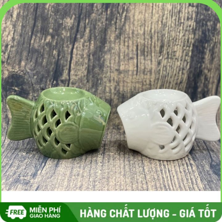 Đèn đốt trầm xông tinh dầu bằng nến chất liệu gốm sứ Bát Tràng cao cấp của Sole Home dùng xông tinh dầu thơm và trang trí phòng đèn có hai loại gồm trầm voi và trầm cá hình thù ngộ nghĩnh đáng yêu cho khách lựa chọn