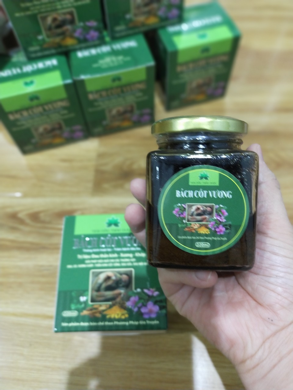 Dầu xoa bóp Bách Cốt Vương giảm nhanh đau nhức xương khớp lọ 220ml