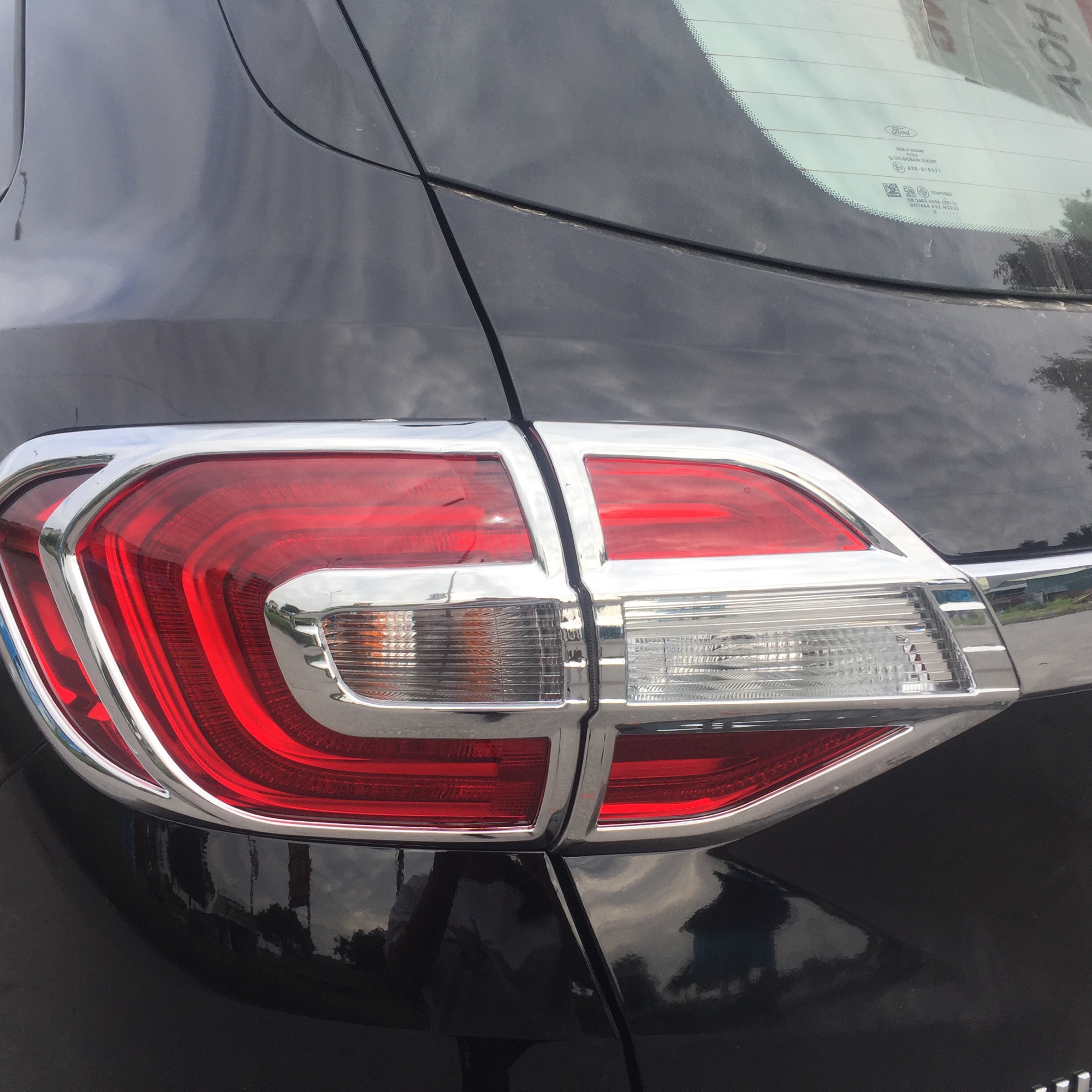 Ốp đèn hậu Ford everest 2020 mạ crom