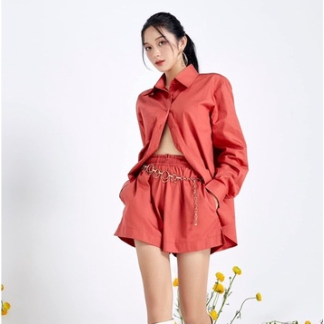 LALLA - Set basic gồm áo sơ mi và quần short lưng chun oversize nữ