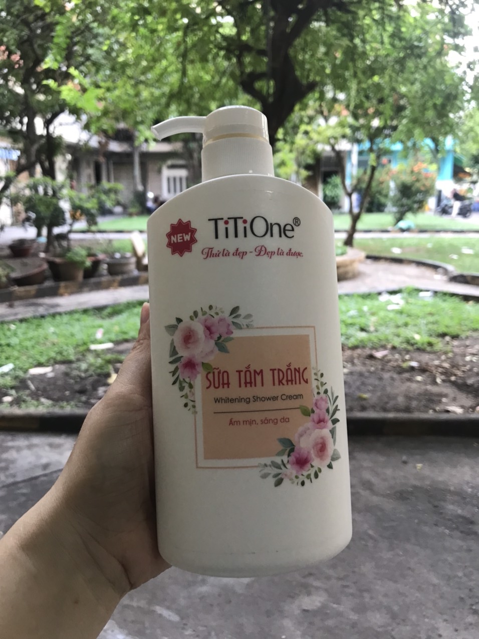 Sữa tắm trắng Titione 750ml