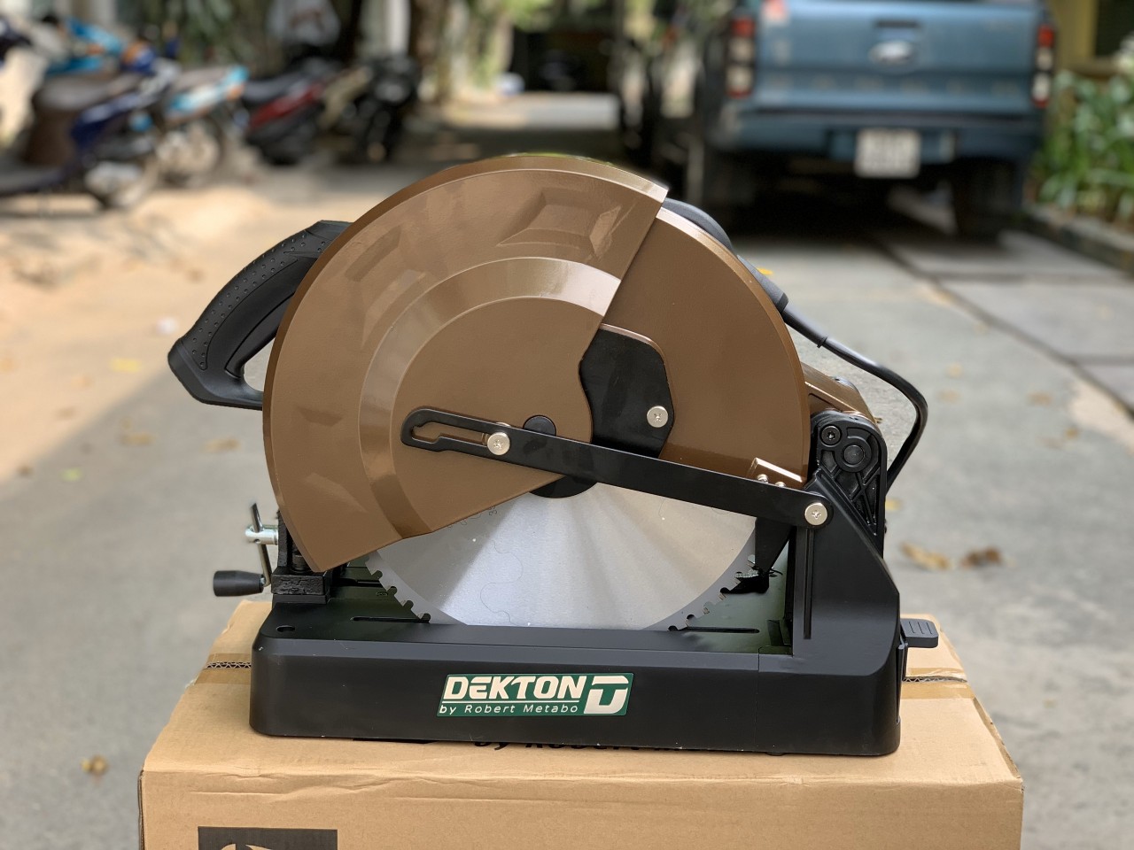 Máy Cắt Dekton DK -966D lưỡi 355 - máy cắt tua chậm - máy cắt hợp Kim - máy cắt -có lưỡi đi kèm