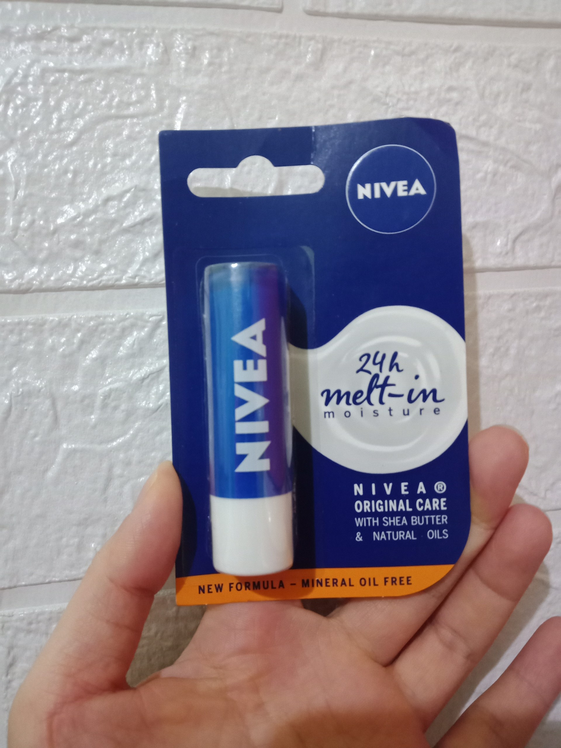 Son dưỡng ẩm chuyên sâu Nivea không màu