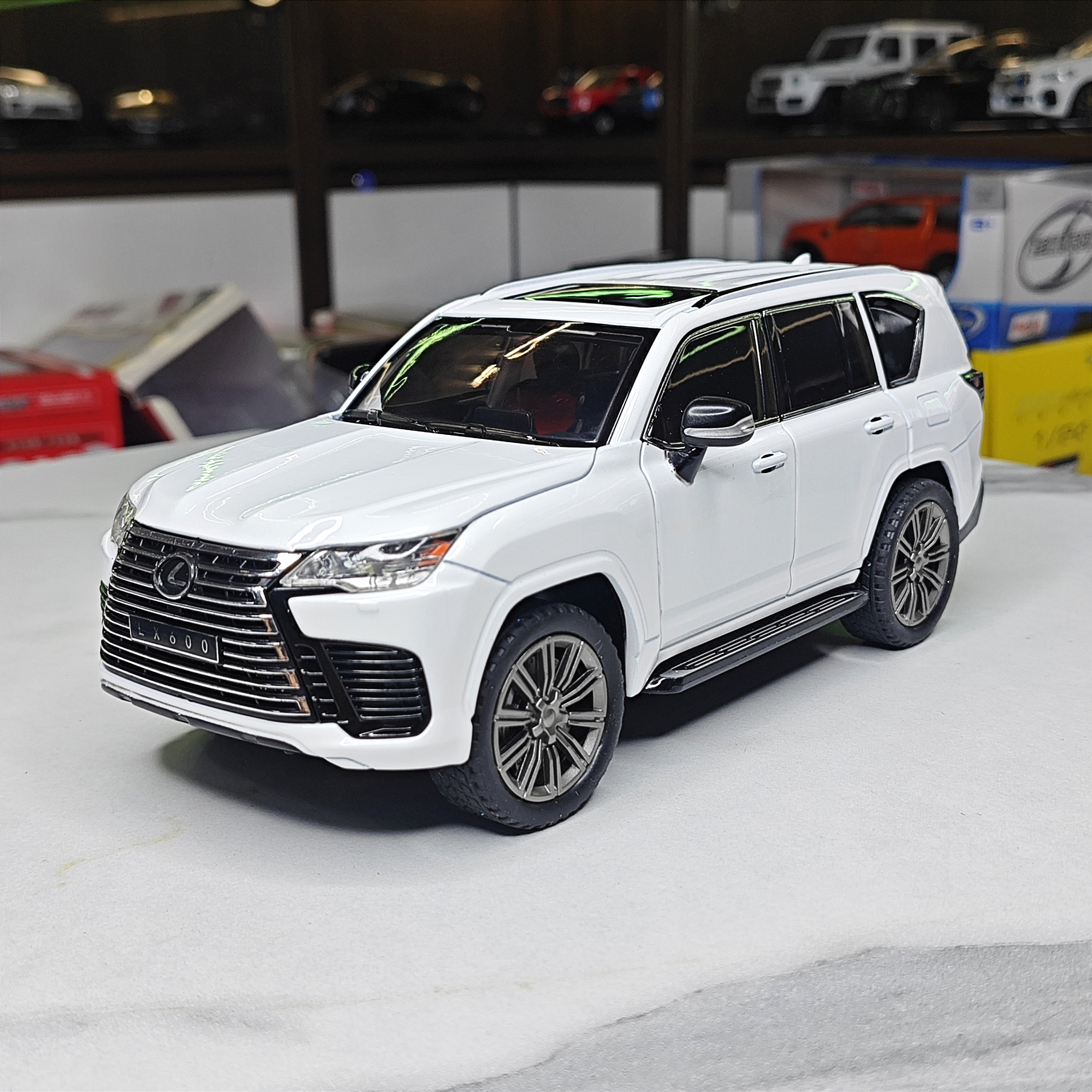 Mô hình xe kim loại cao cấp lexus lx600 tỉ lệ 1:24 hãng chimei 3 màu