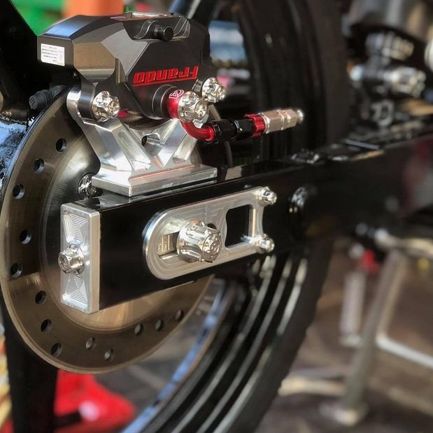 Nẹp gắp NHÔM, INOX kèm 4 ốc SALAYA sử dụng lắp cho các xe SUZUKI SATRIA, RAIDER fi