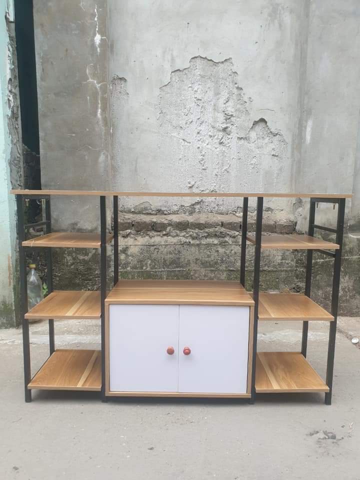 Kệ lò vi sóng. Khung sắt sơn tĩnh điện. Kệ nhà bếp 3 ngăn. Gỗ MDF phủ melatium chống thấm cao cấp không mối mọt