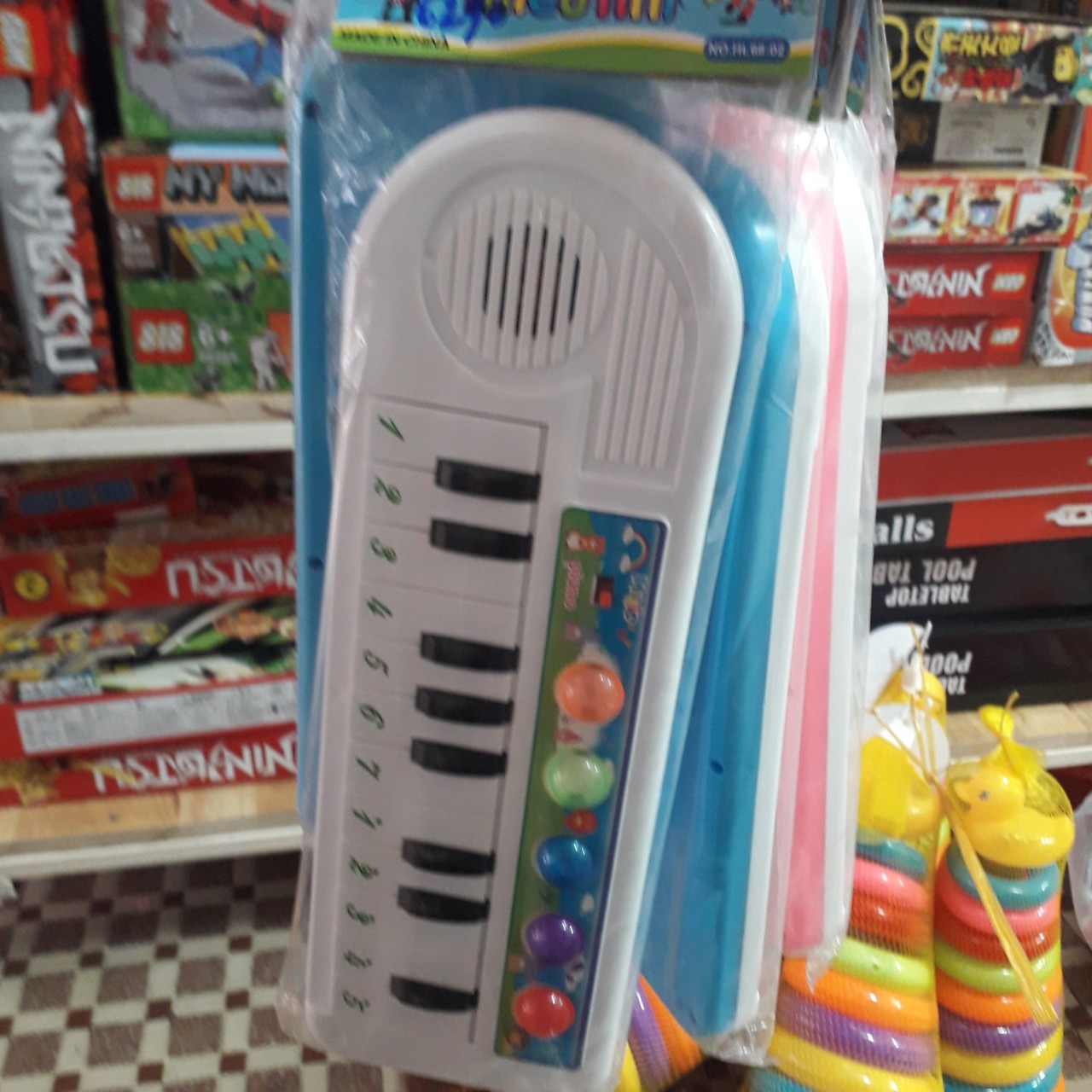 Đồ chơi đánh đàn piano phát ra tiếng nhạc cho bé