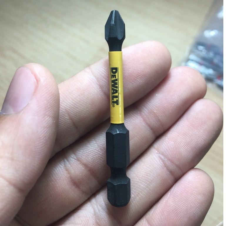 Một mũi vít dewalt ph2 58mm