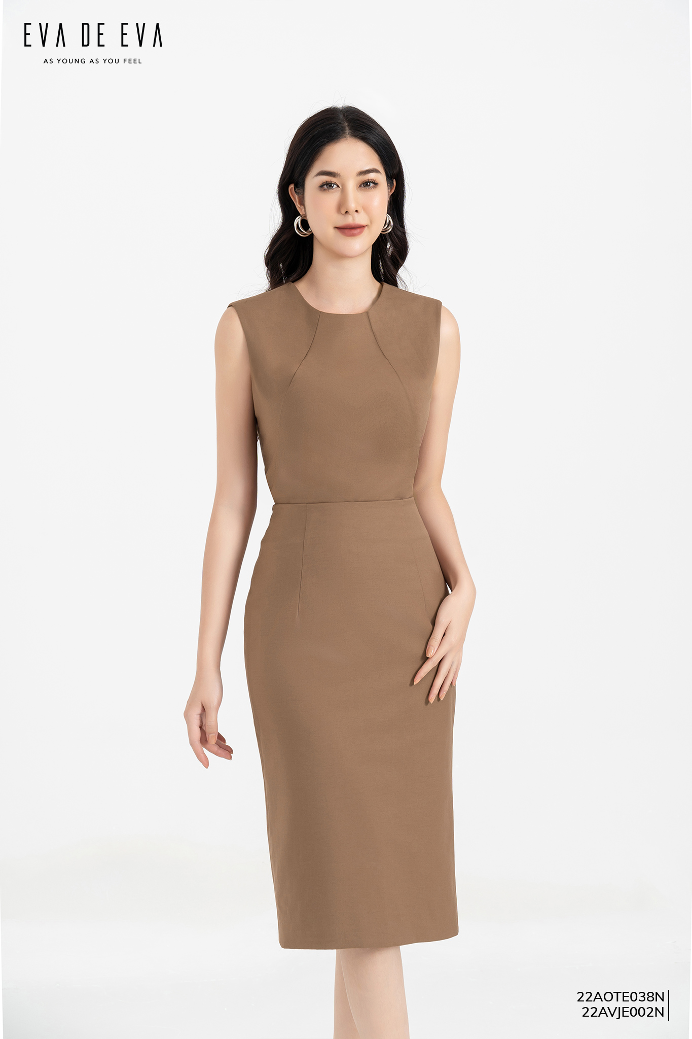 Áo sát nách cổ tròn, dáng ôm eva de eva 22aote038n