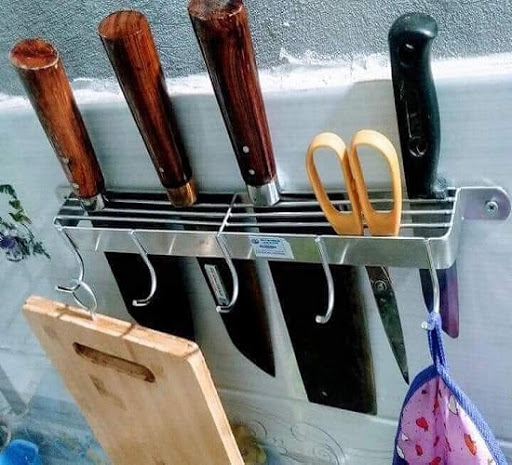 [HCM]KỆ CÀI DAO THỚT INOX GS - 5004 (MÃ MỚI 2020) - GIÁ CÀI ĐŨADAOTHỚT INOX - KỆ GÁC DAO THỚT BẰNG INOX ĐA NĂNG TIỆN LỢI - Kệ cài dao thớt inox có móc treo