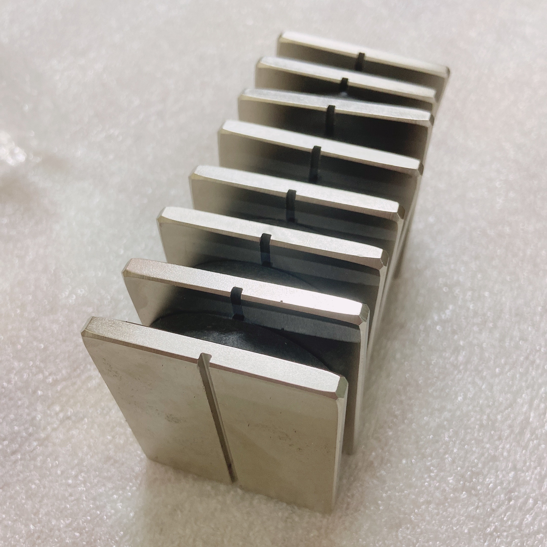 Nam châm mạ niken 60x50x5mm rãnh ở giữa dùng cho cờ bạc siêu mạnh