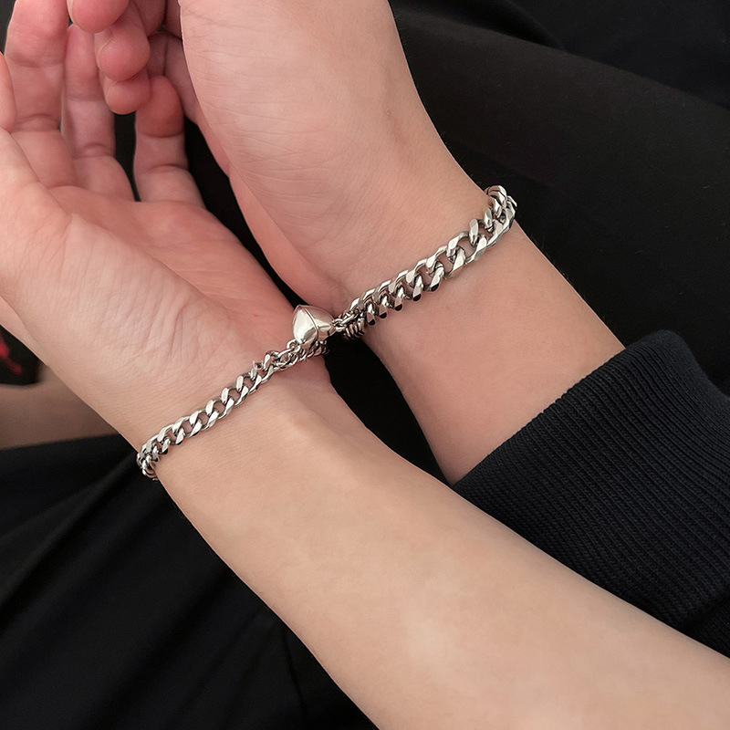 Vòng tay đôi nam nữ nam châm trái tim chooah vtdtim22