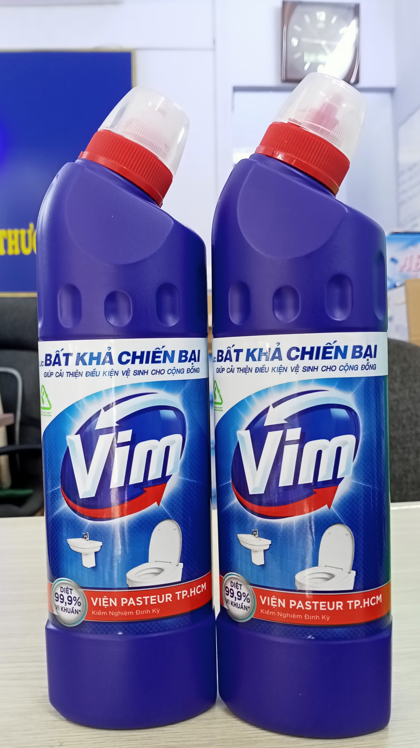 Combo 2 chai Vim chất tẩy rửa bồn cầu & nhà tắm 500ml