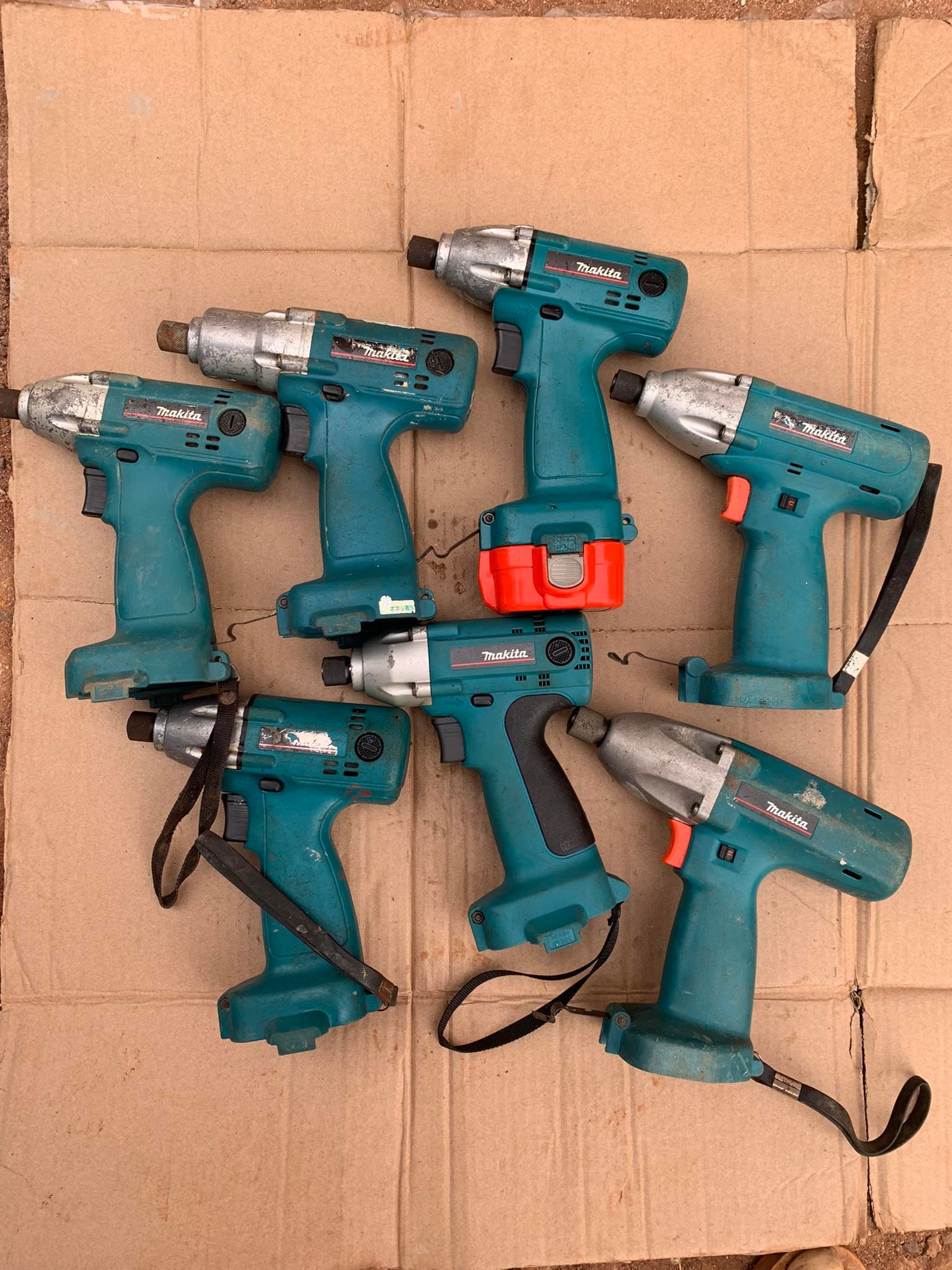 Thân máy bắn vít Makitaa và vỏ pin Nhật bãi , thân máy bao sống( về tự độ pin)