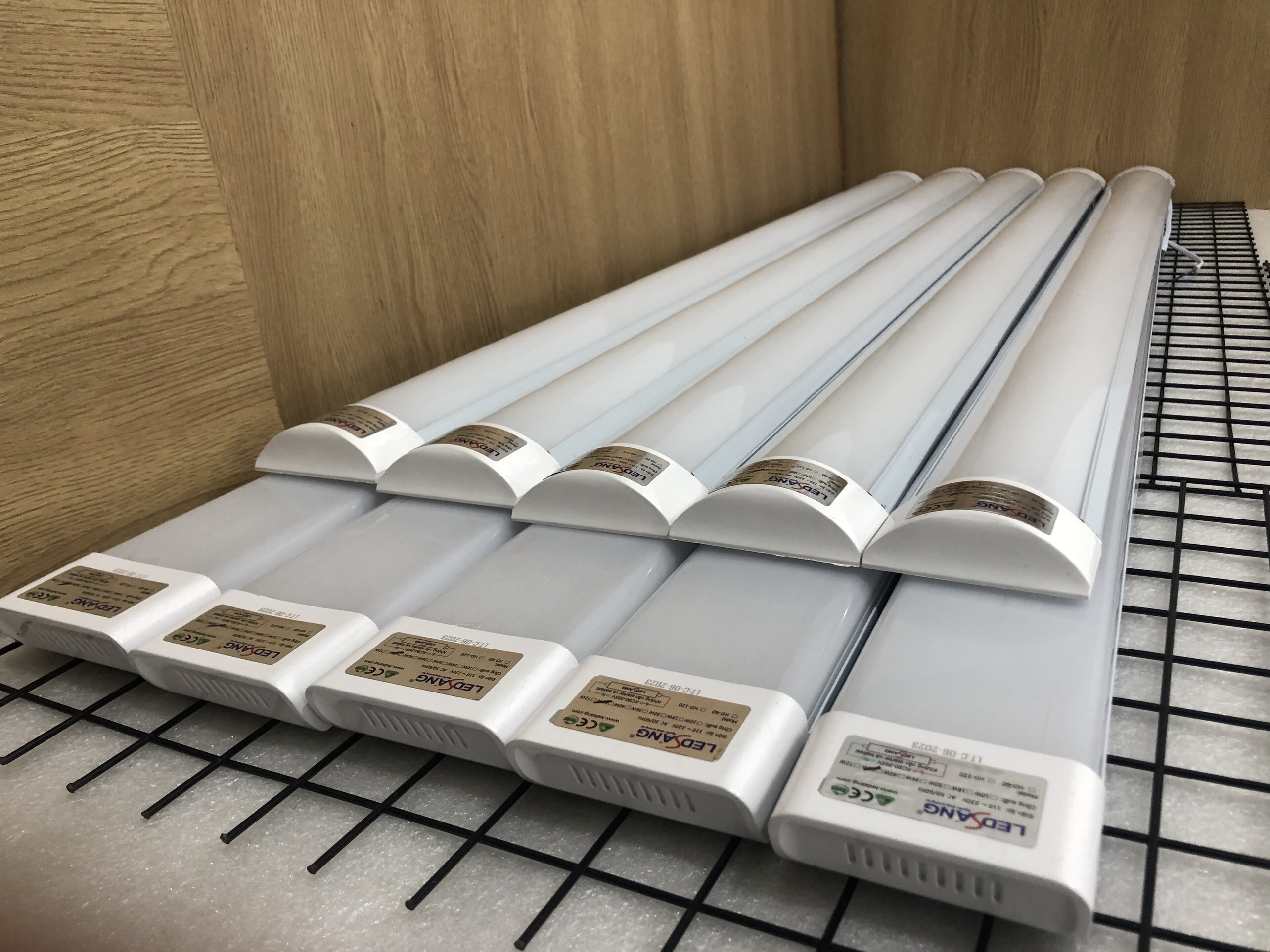 Đèn tuýp Led chống bụi 1.2m 40w - Đèn led bán nguyệt 1.2m - Bóng đèn led 1.2m LEDSANG